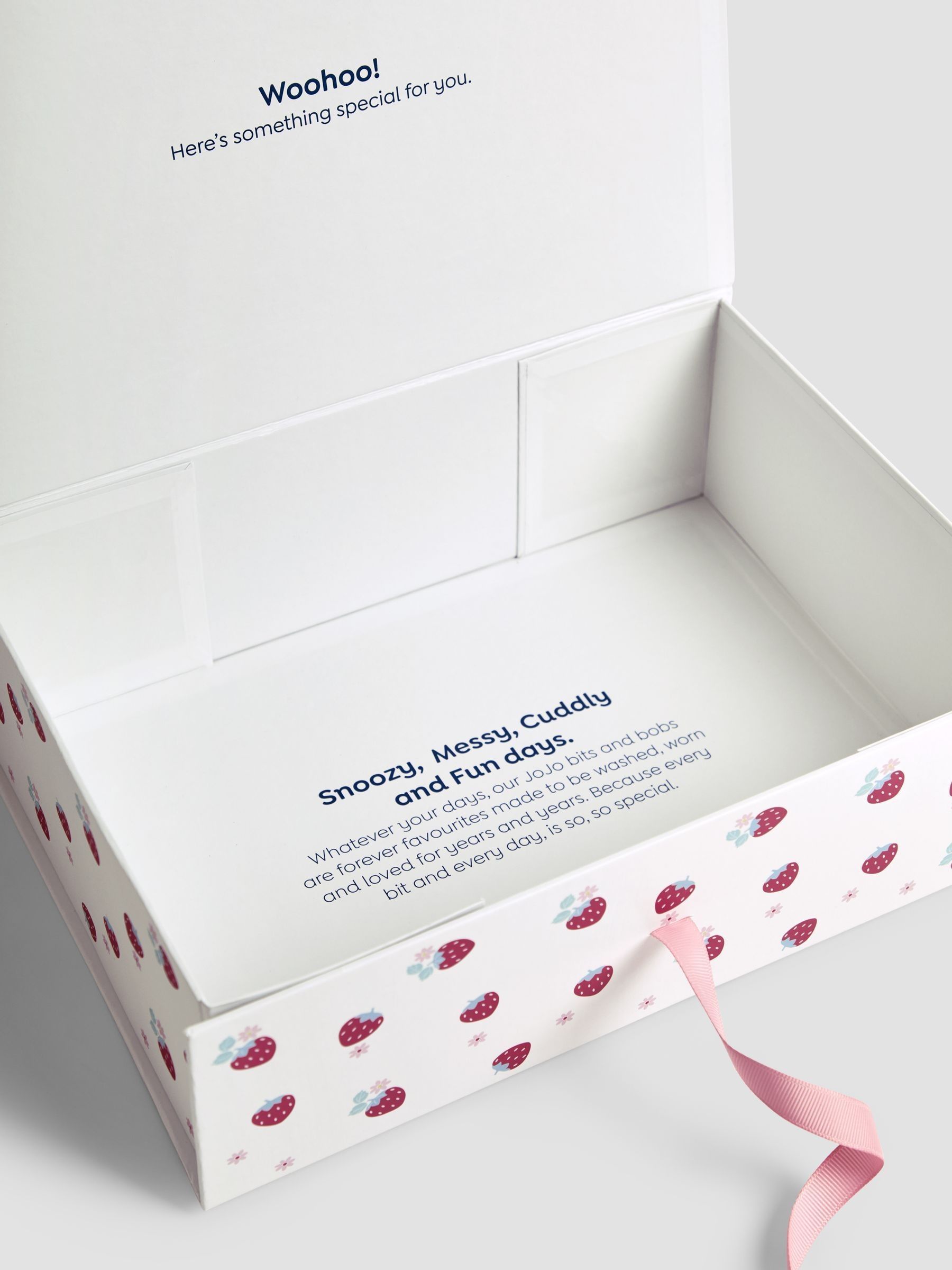 Medium Gift Box - Image 4 of 4