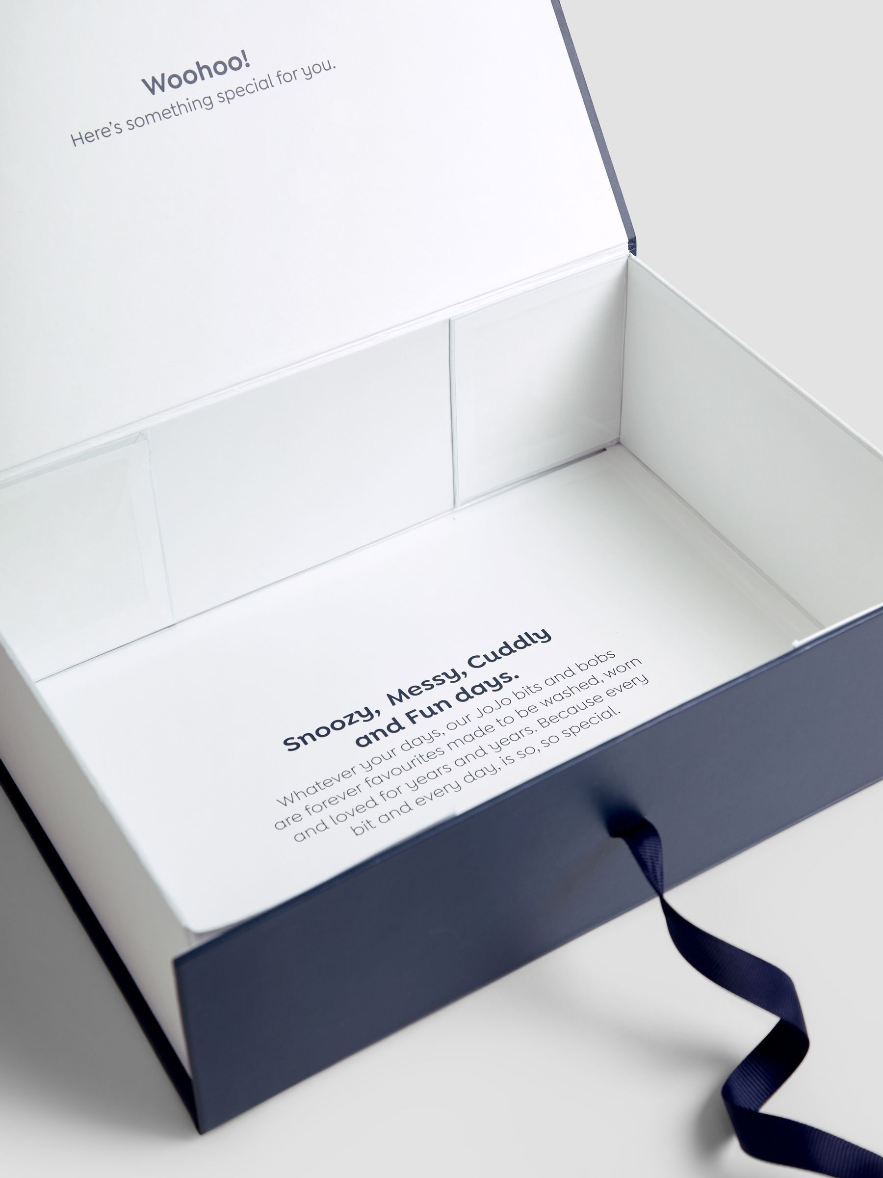 Medium JoJo Branded Navy Gift Box - Image 4 of 4