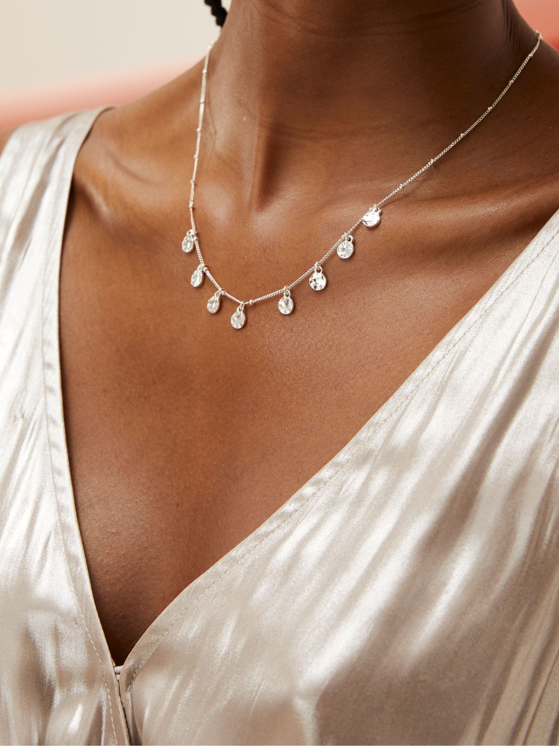 Silver Hammered Pendants Necklace - Image 2 of 3