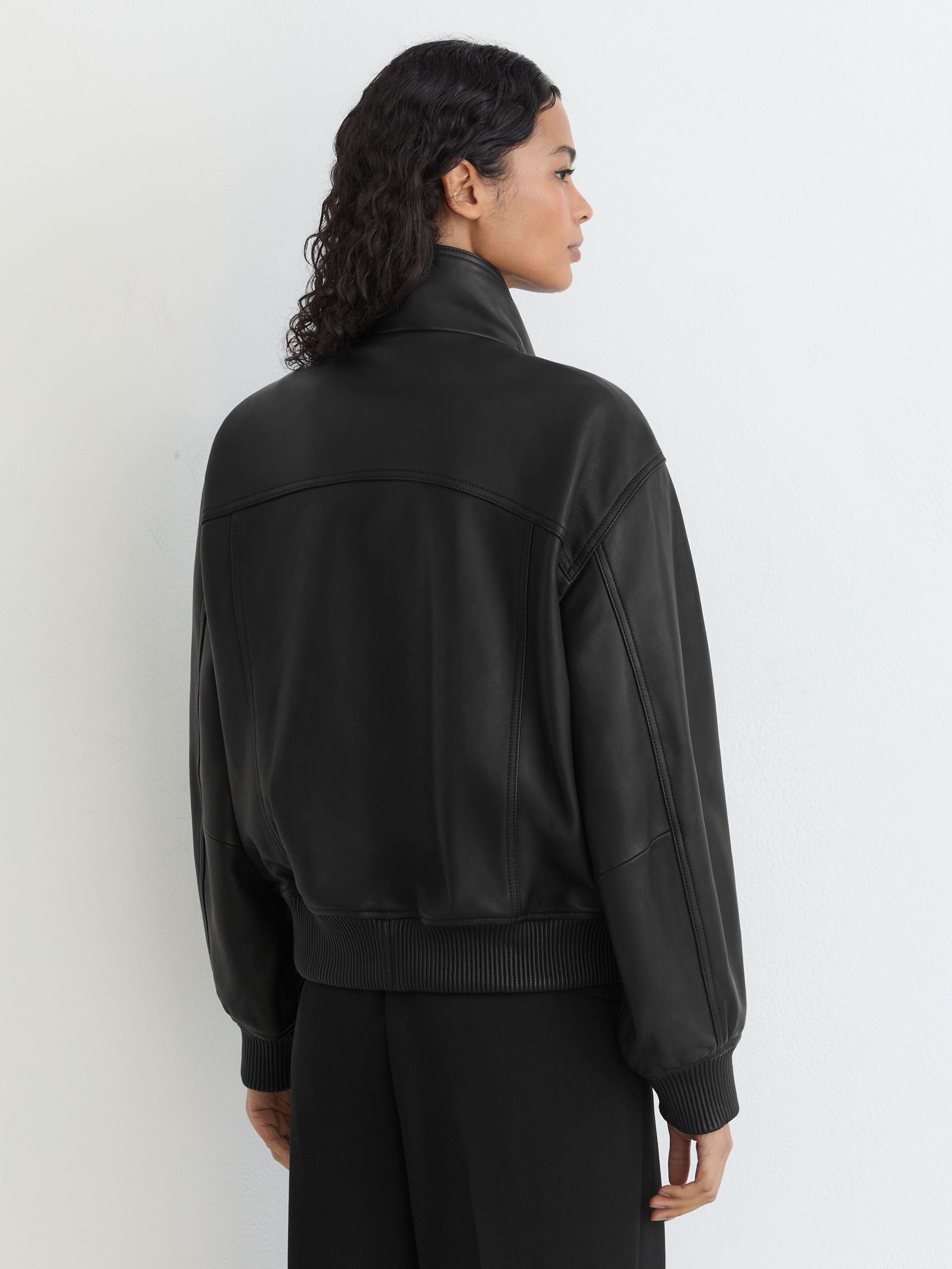 Blouson bomber à col cheminée en cuir noir - Image 7 de 8