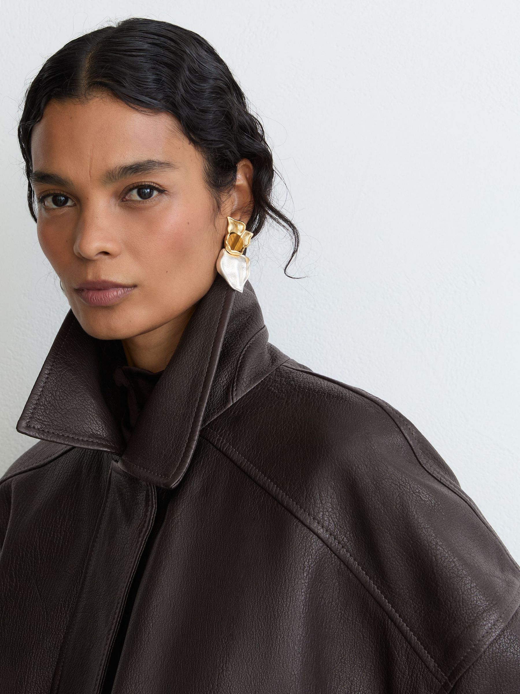 Grained-Leather Twin-Pocket Relaxed Jacket in Ebony Brown - Image 5 of 8