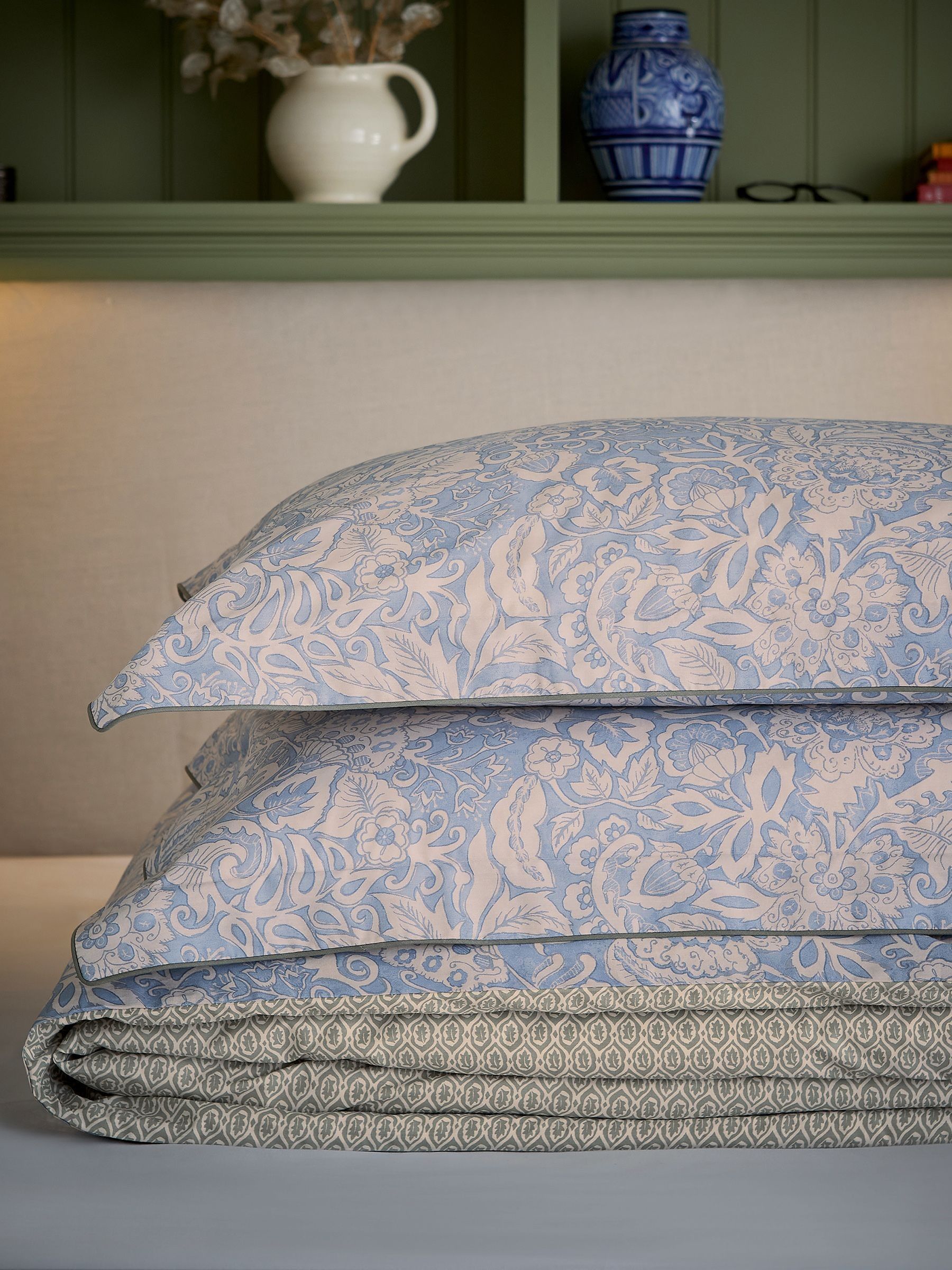 Balmoral Floral Blue 100% Cotton Bedding Set - Image 4 of 5