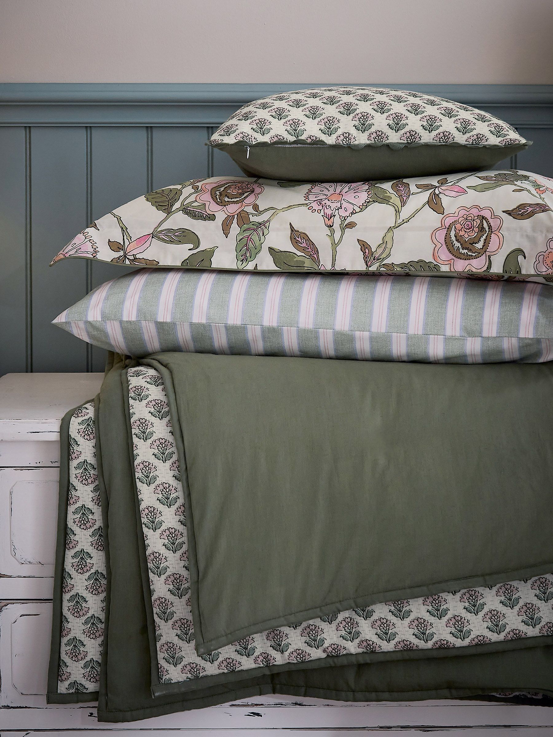 Juliette Floral Green 100% Cotton Bedding Set - Image 4 of 5