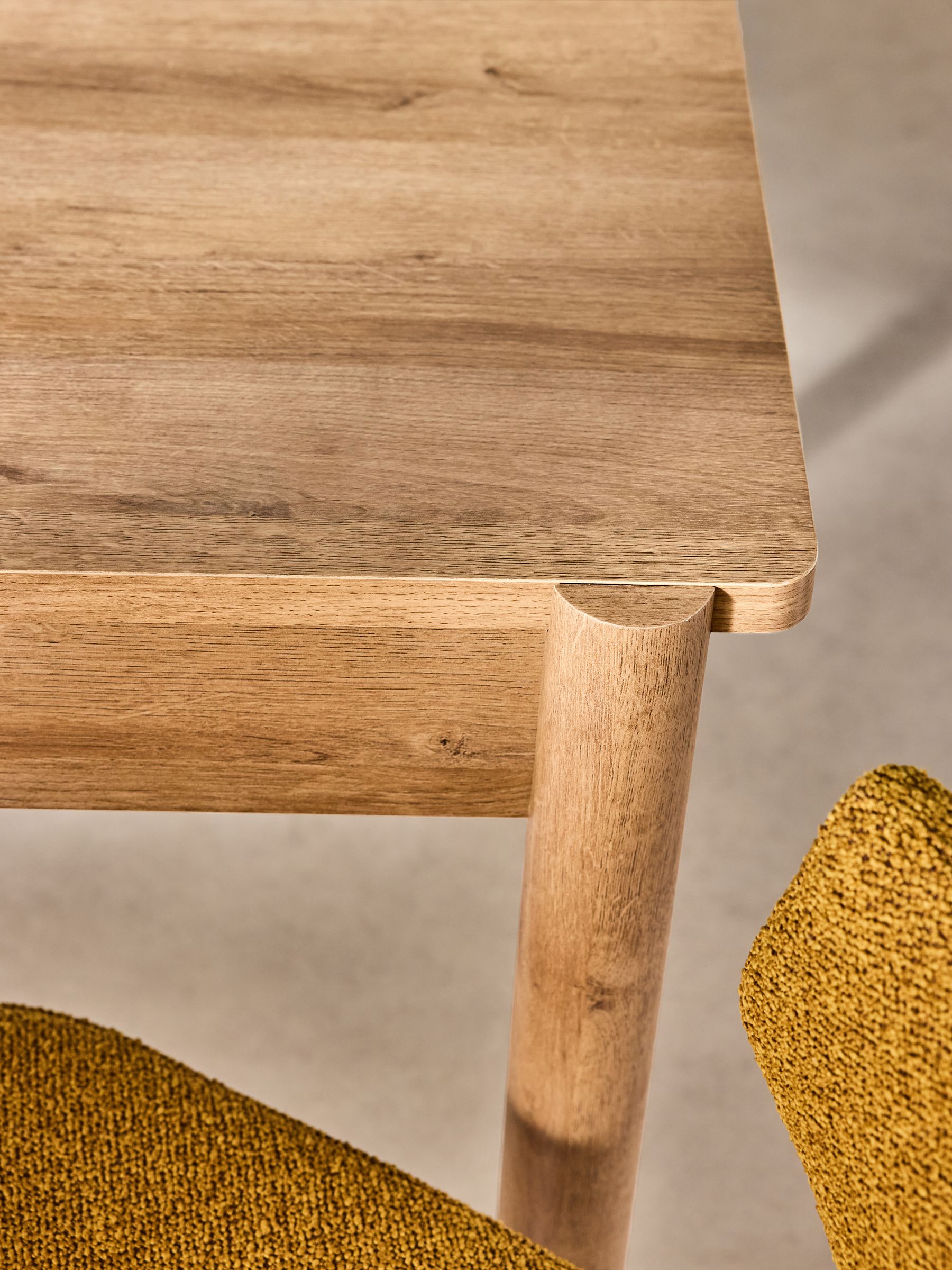Pavia 4 to 6 Seater Extending Dining Table in Oak Effect - Image 3 of 5