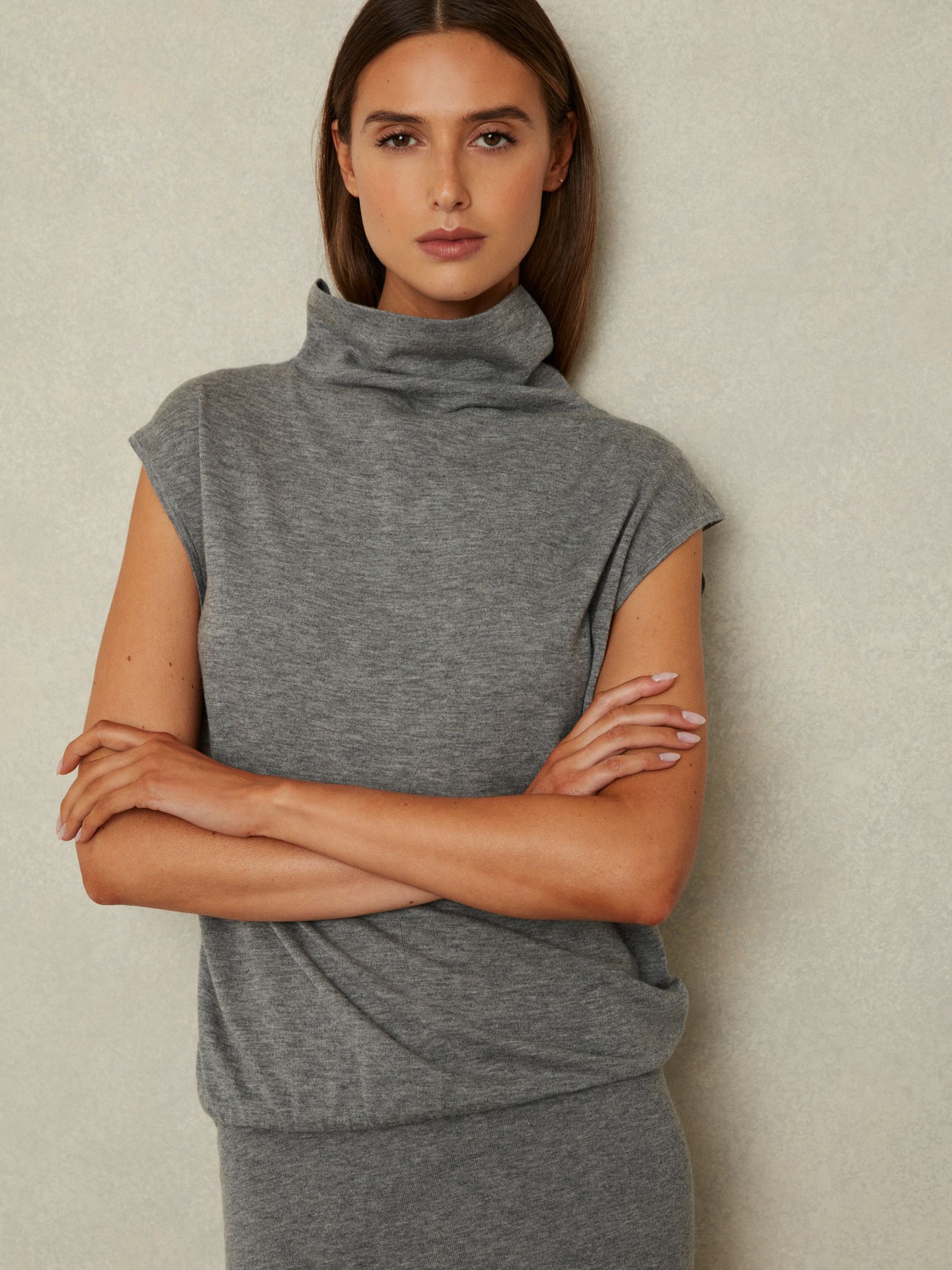 Reiss Knitted Wool-Cashmere Blouson Top Midi Dress in Grey Reiss Knitted Wool-Cashmere Blouson Top Midi Dress in Grey