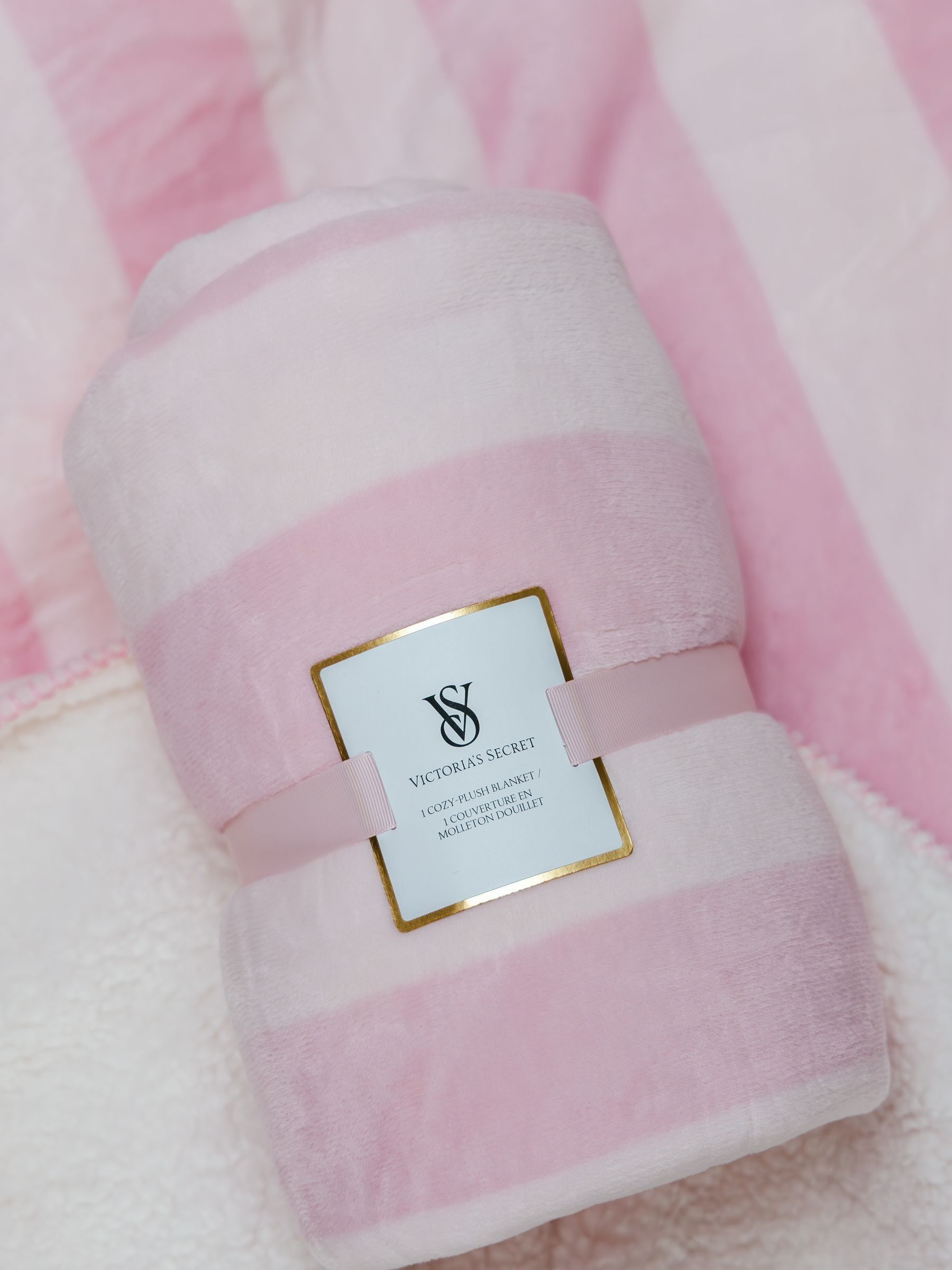 VICTORIA'S SECRET フリース毛布 127×152cm VICTORIA\u0027S SECRET フリース毛布 リボン柄 127×152cm Mimi 着る毛布 SS