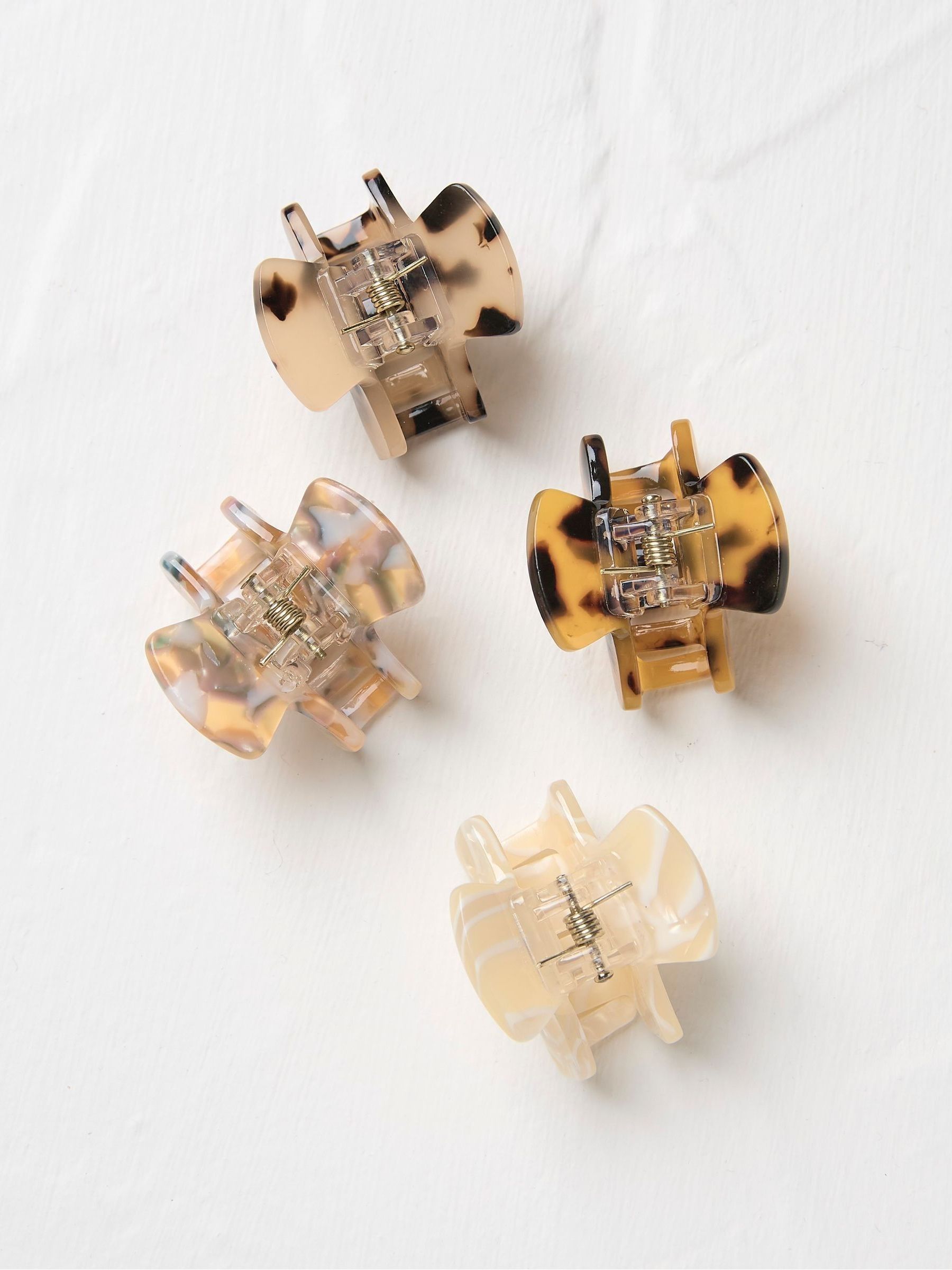 Brown 4 Pack Resin Claw Clips - Image 2 of 2