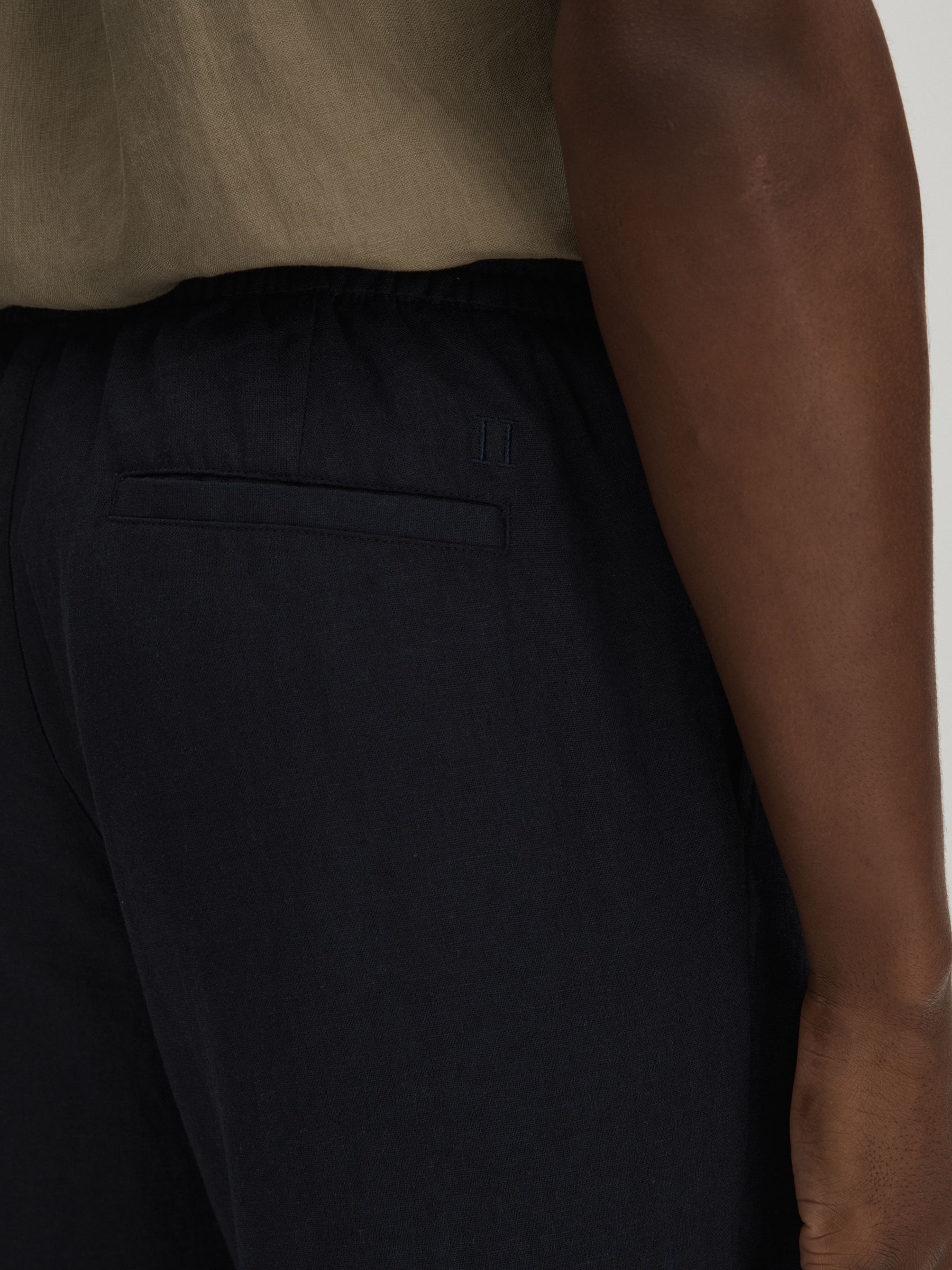 Les Deux Forest Green Linen Blend Drawstring Trousers in Dark Navy - Image 4 of 6