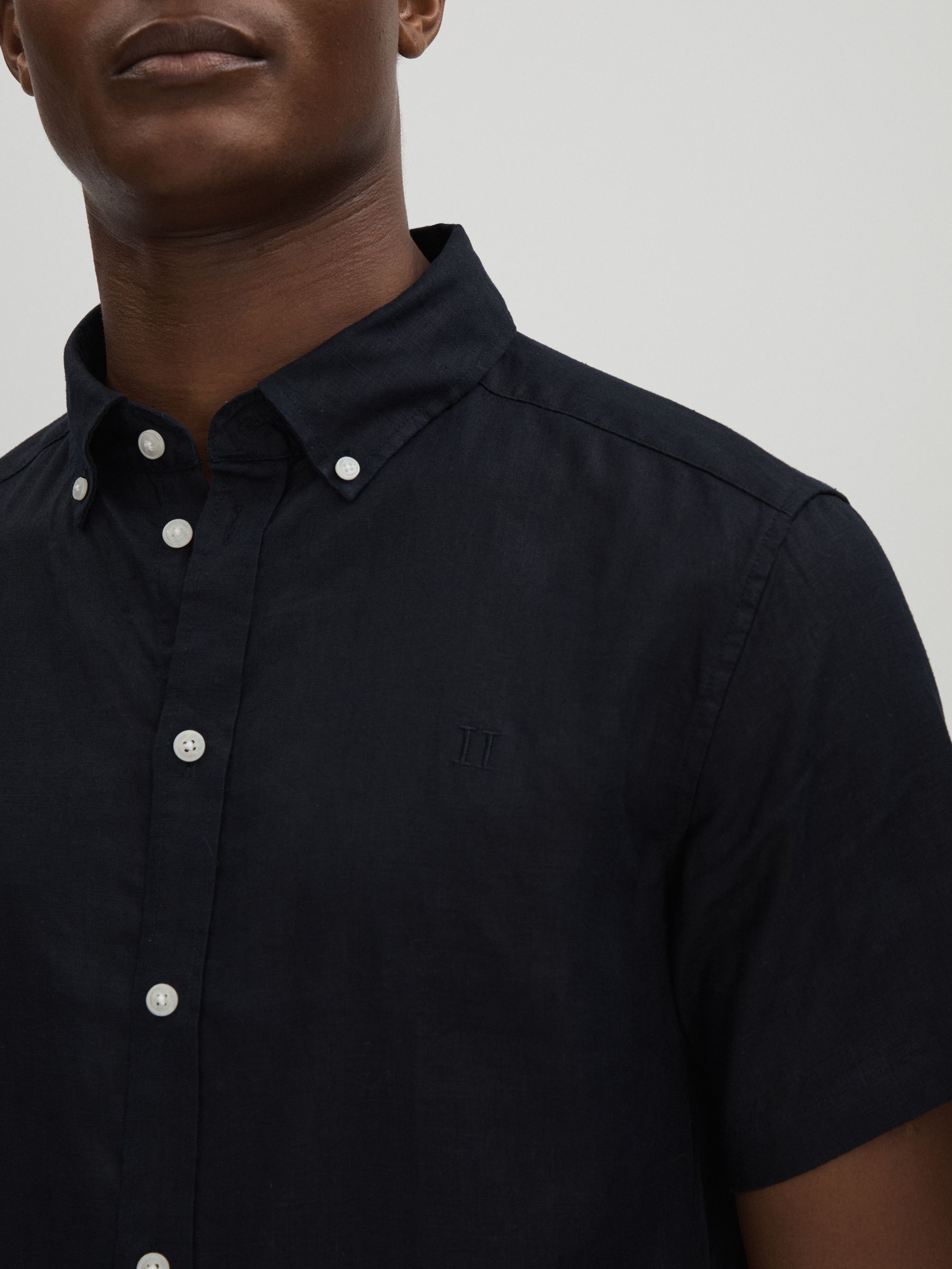 Les Deux Linen Oxford Shirt in Navy - Image 4 of 6
