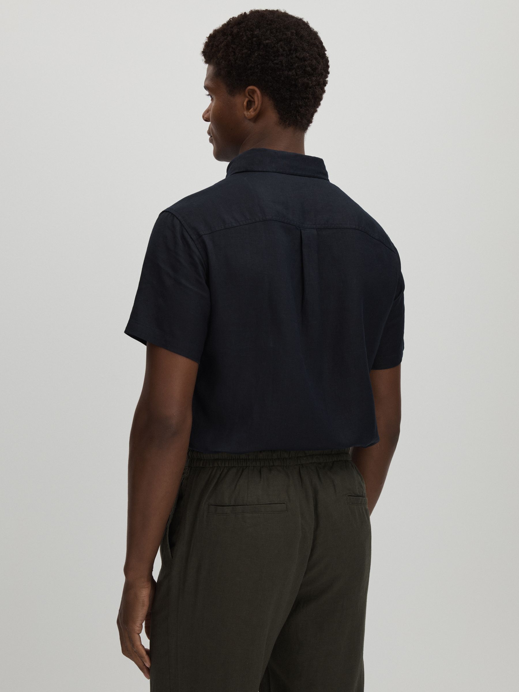 Les Deux Linen Oxford Shirt in Navy - Image 5 of 6