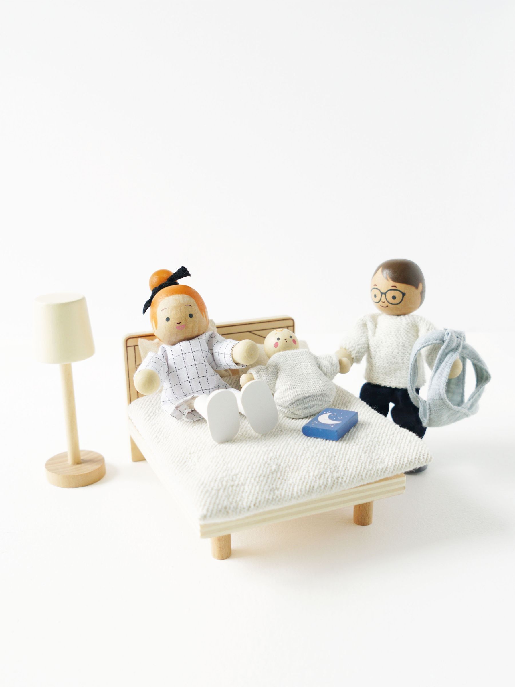 No Colour Dolls House Family - Image 6 of 6
