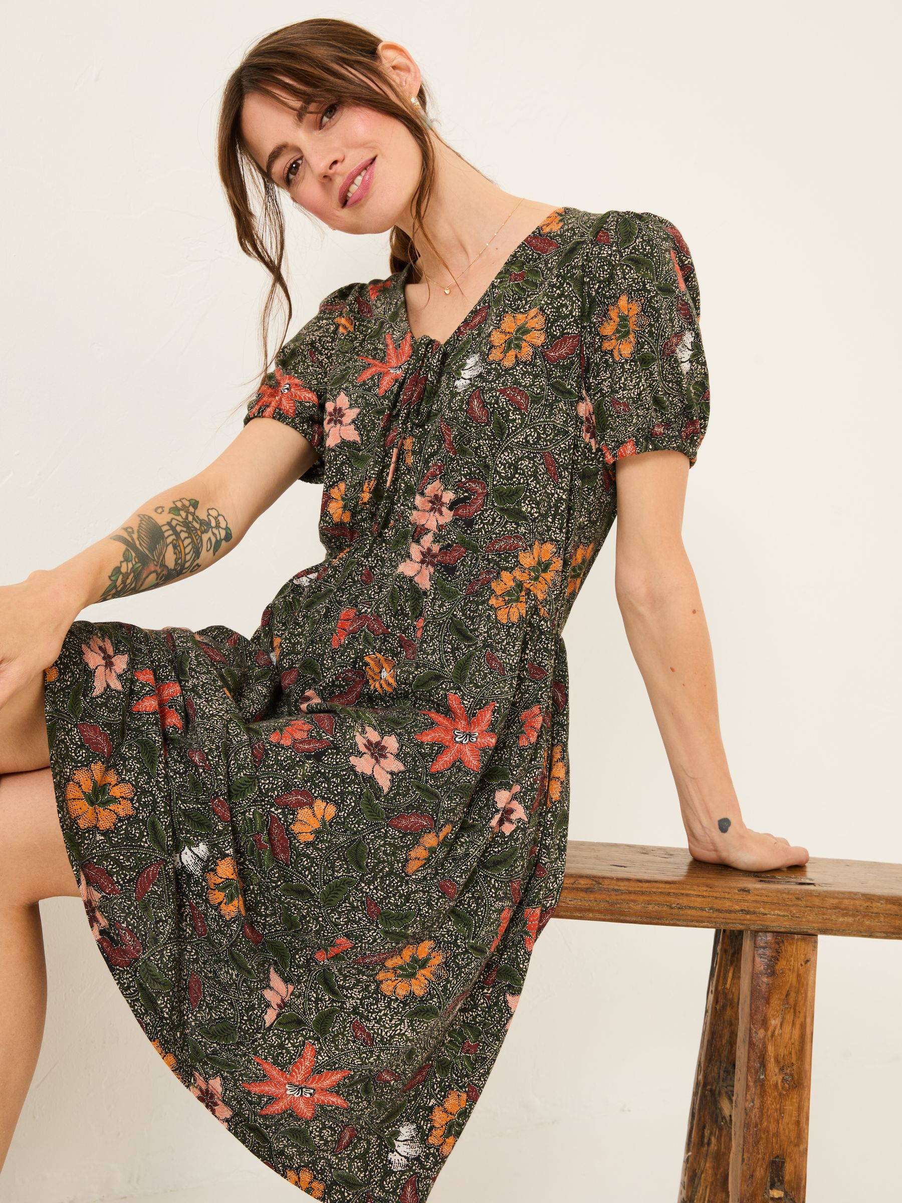 Nell Black Floral Short Sleeve V-Neck Midi Dress - Image 3 of 5