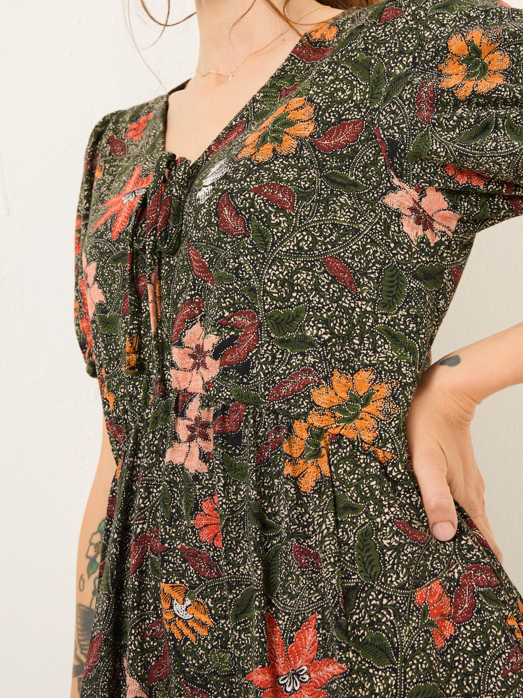 Nell Black Floral Short Sleeve V-Neck Midi Dress - Image 4 of 5