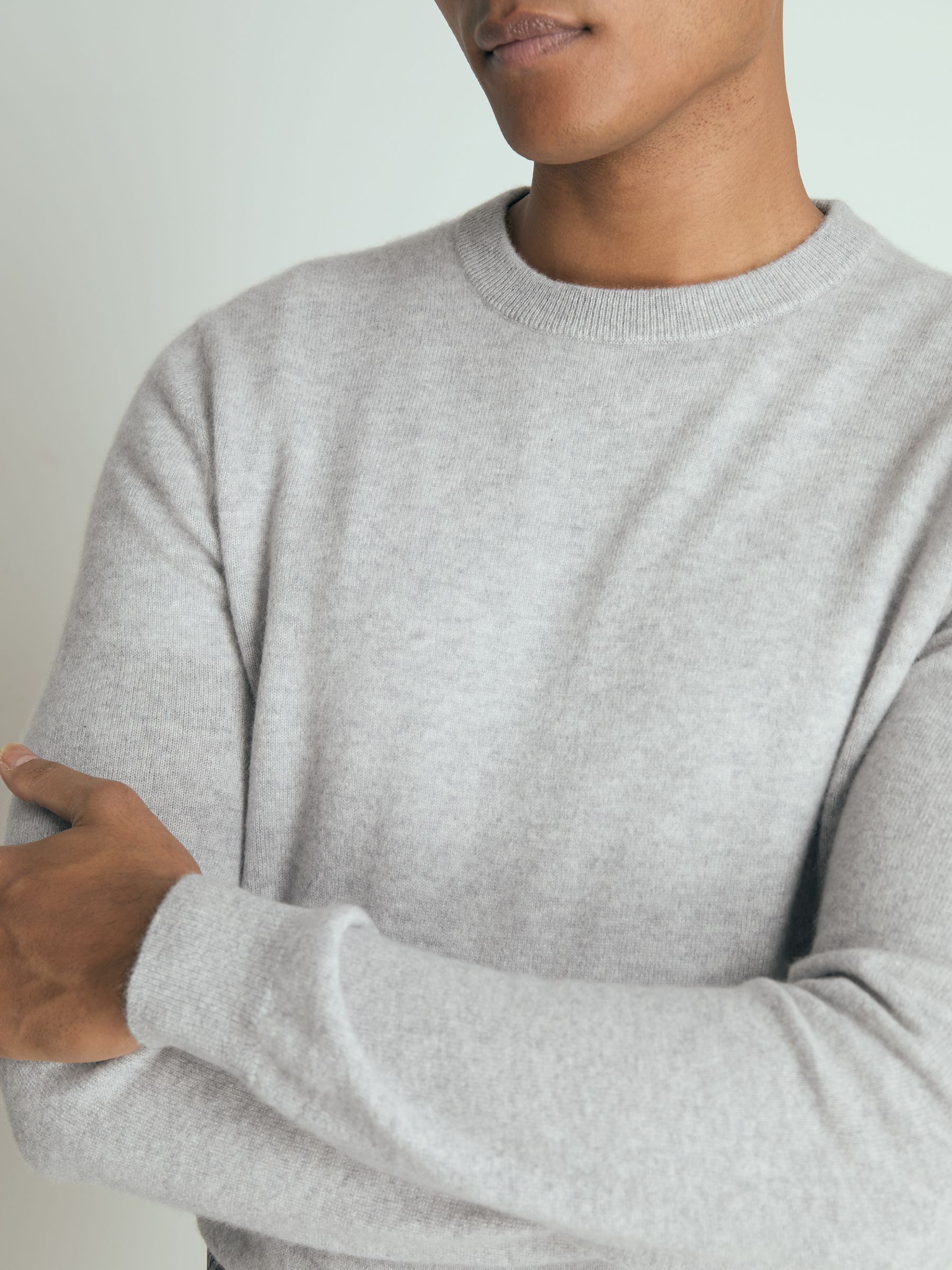 Atelier Cashmere Crew-Neck Jumper in Soft Grey Melange - Image 3 of 6