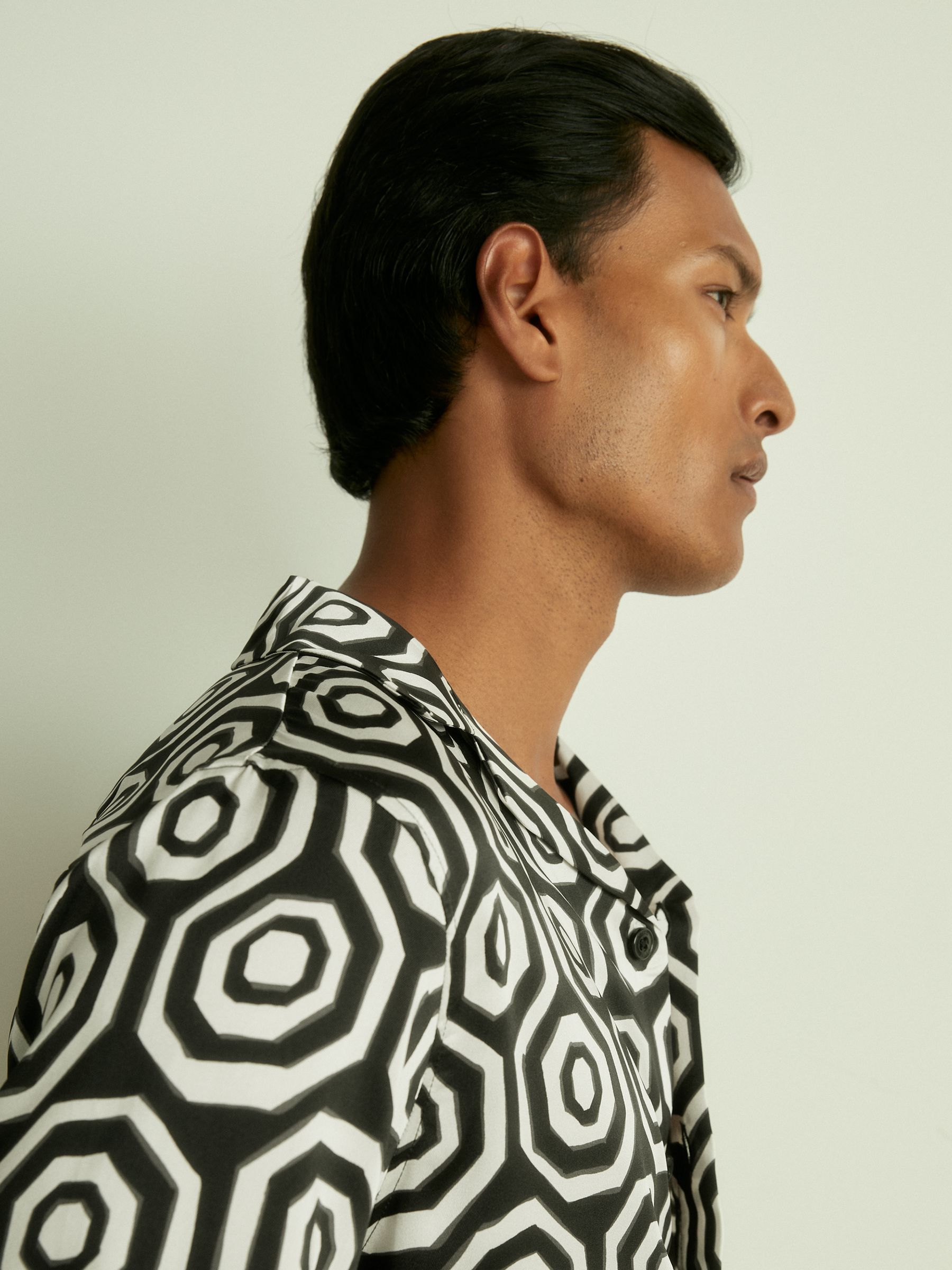 Geometric-Print Poplin Cuban-Collar Shirt in Black/White - Image 4 of 6