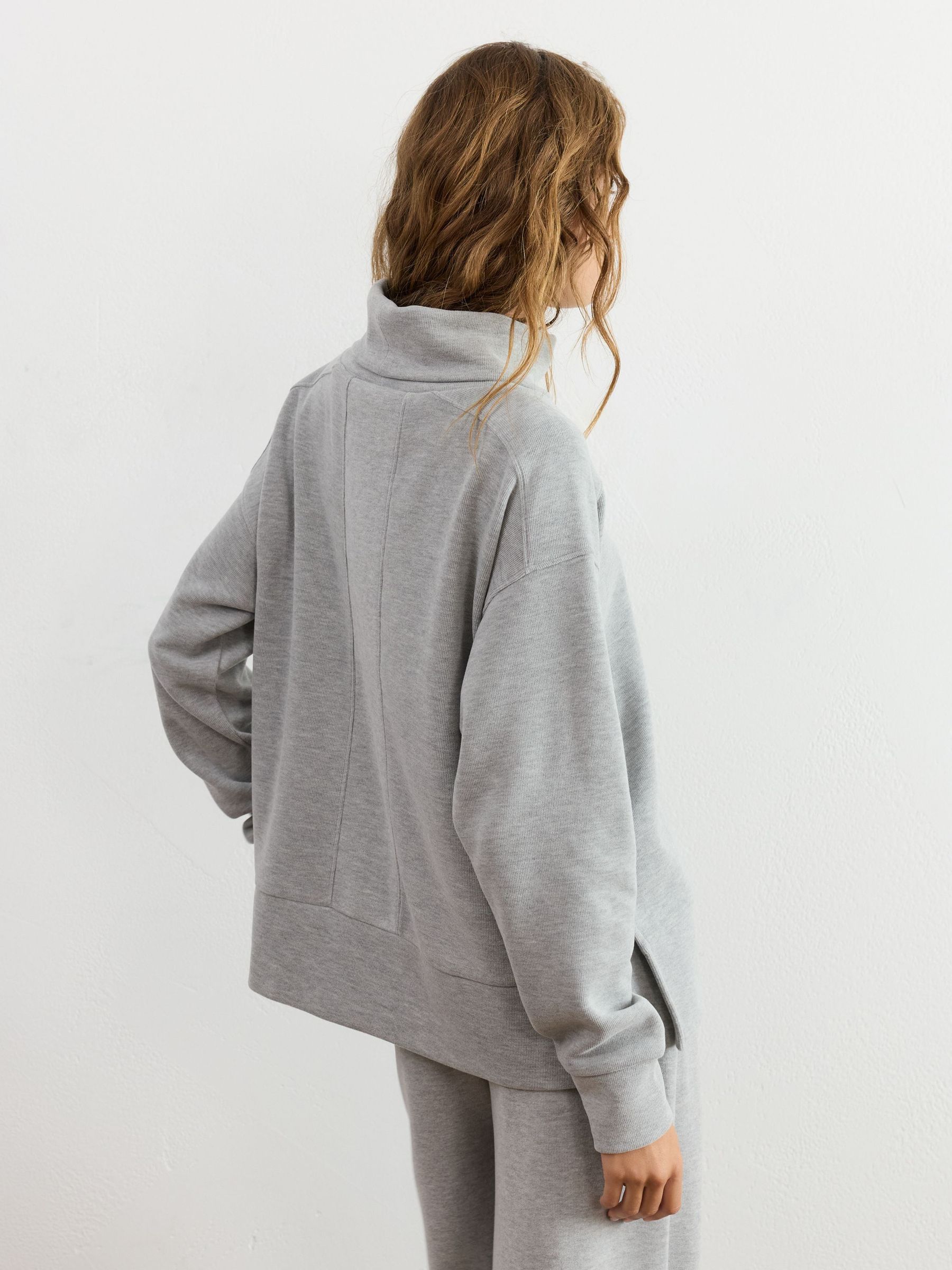 Reiss Hattie Cotton-Blend Roll-Neck Lounge Top - صورة 6 من 7
