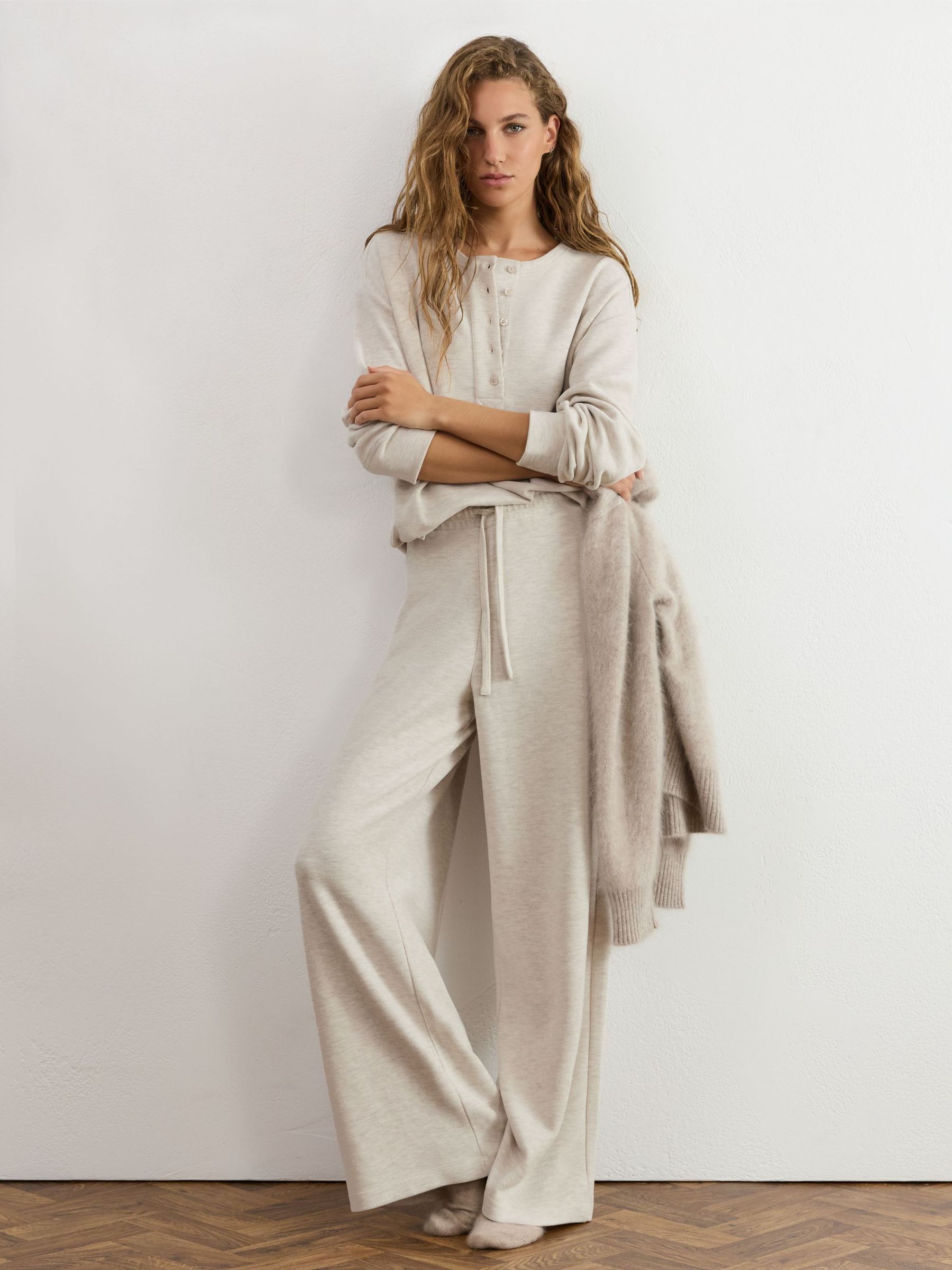 لون محايد - Reiss Hattie Cotton-Blend Wide-Leg Drawstring Joggers - صورة 1 من 6