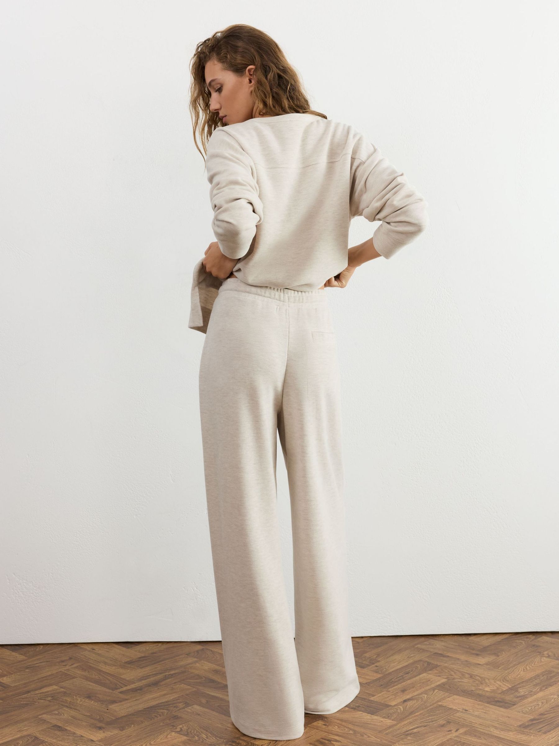 لون محايد - Reiss Hattie Cotton-Blend Wide-Leg Drawstring Joggers - صورة 5 من 6