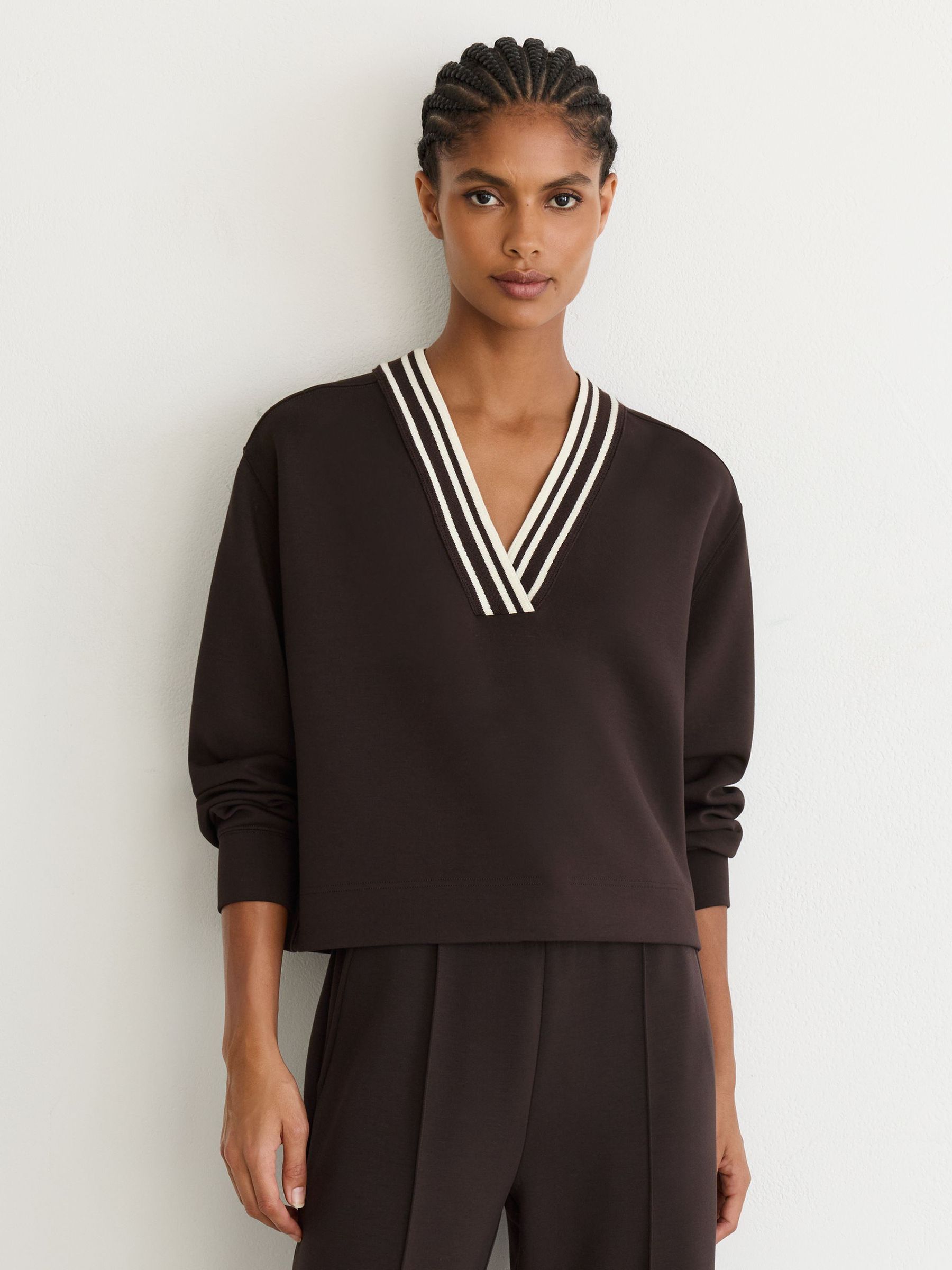 Premium afkortet sweatshirt med interlock-tippe i chokoladebrun - Billede 1 af 6 Premium afkortet sweatshirt med interlock-tippe i chokoladebrun - Billede 1 af 6