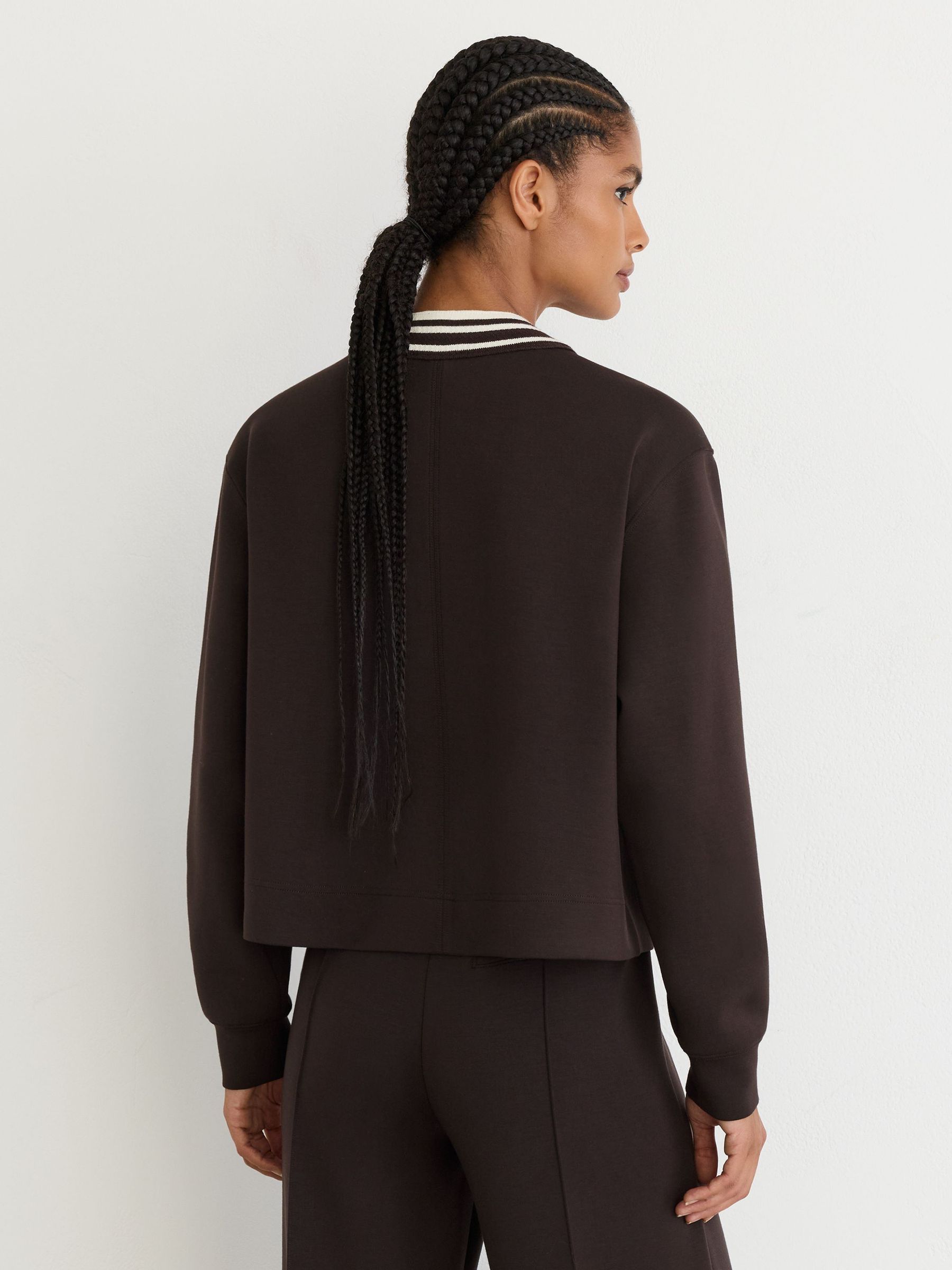 Premium afkortet sweatshirt med interlock-tippe i chokoladebrun - Billede 5 af 6