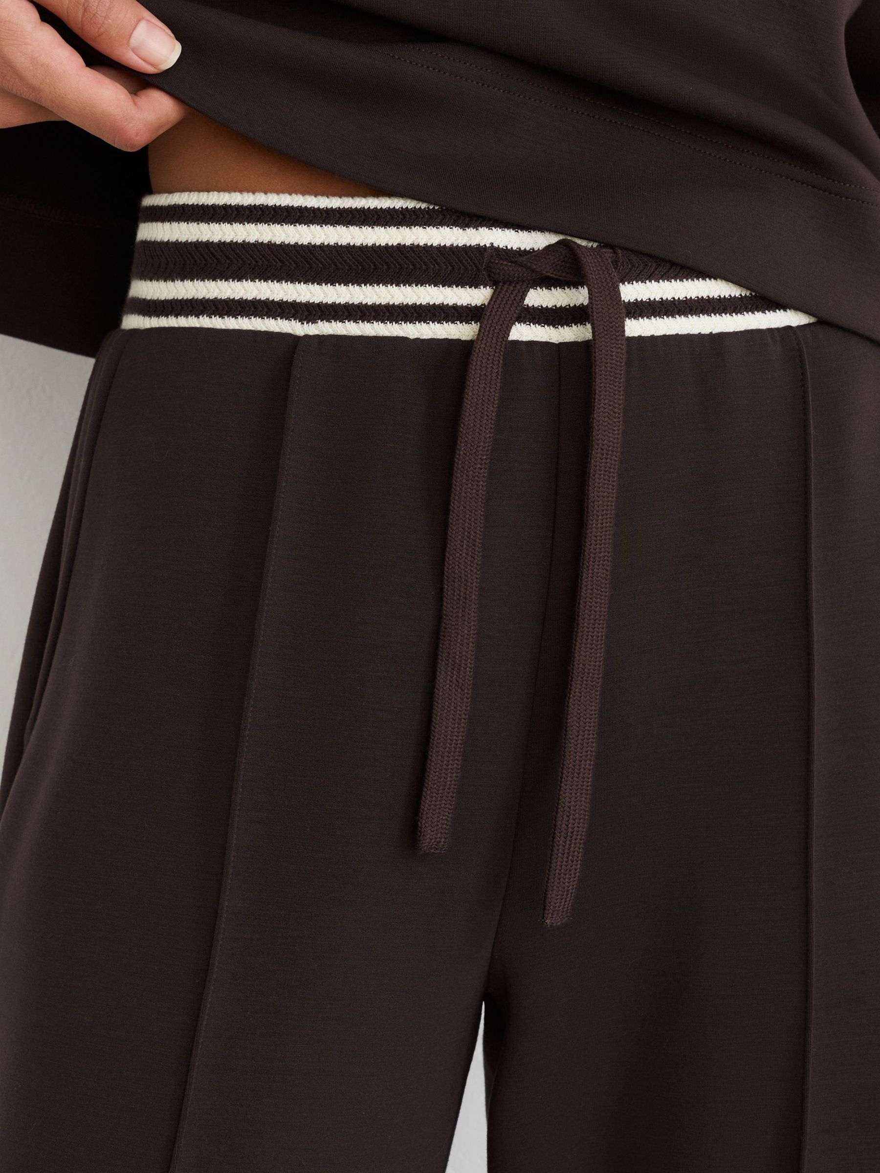 Premium Interlock Stribet-Waist Joggingbukser i Chokoladebrun - Billede 4 af 6