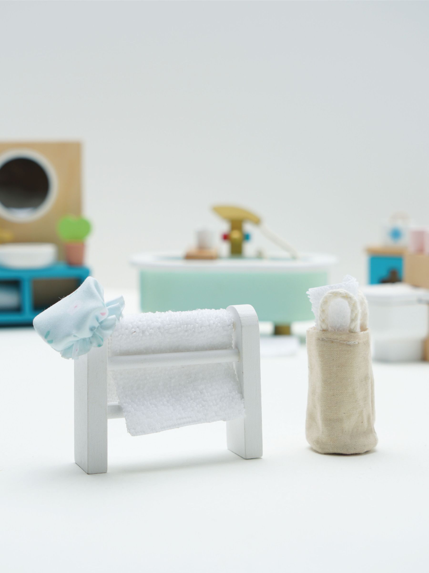 No Colour Wooden Dolls House Bathroom Furniture - Image 6 of 6