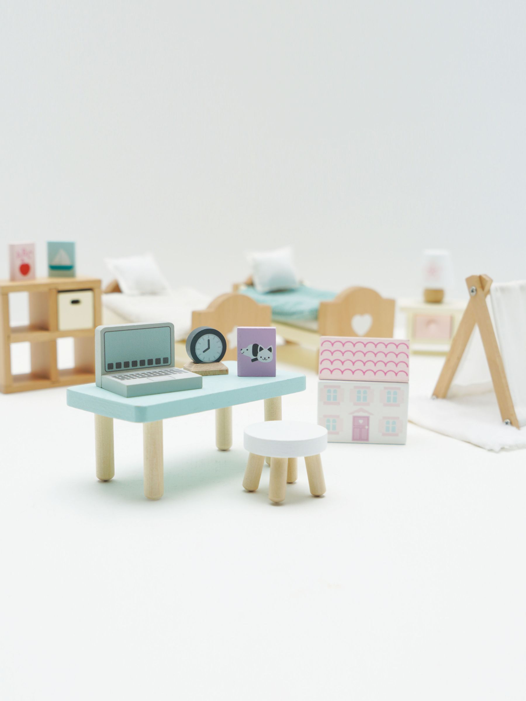 No Colour Wooden Dolls Hous Childs Bedroom - Image 3 of 6