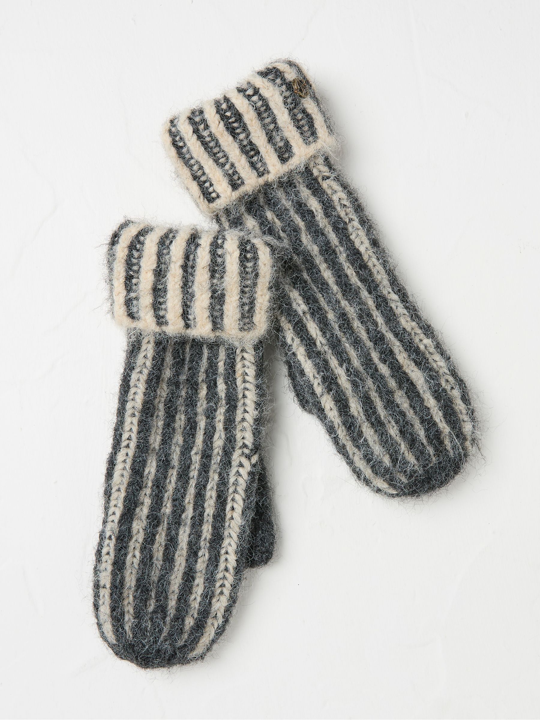Grey Plaited Mittens - Image 2 of 2