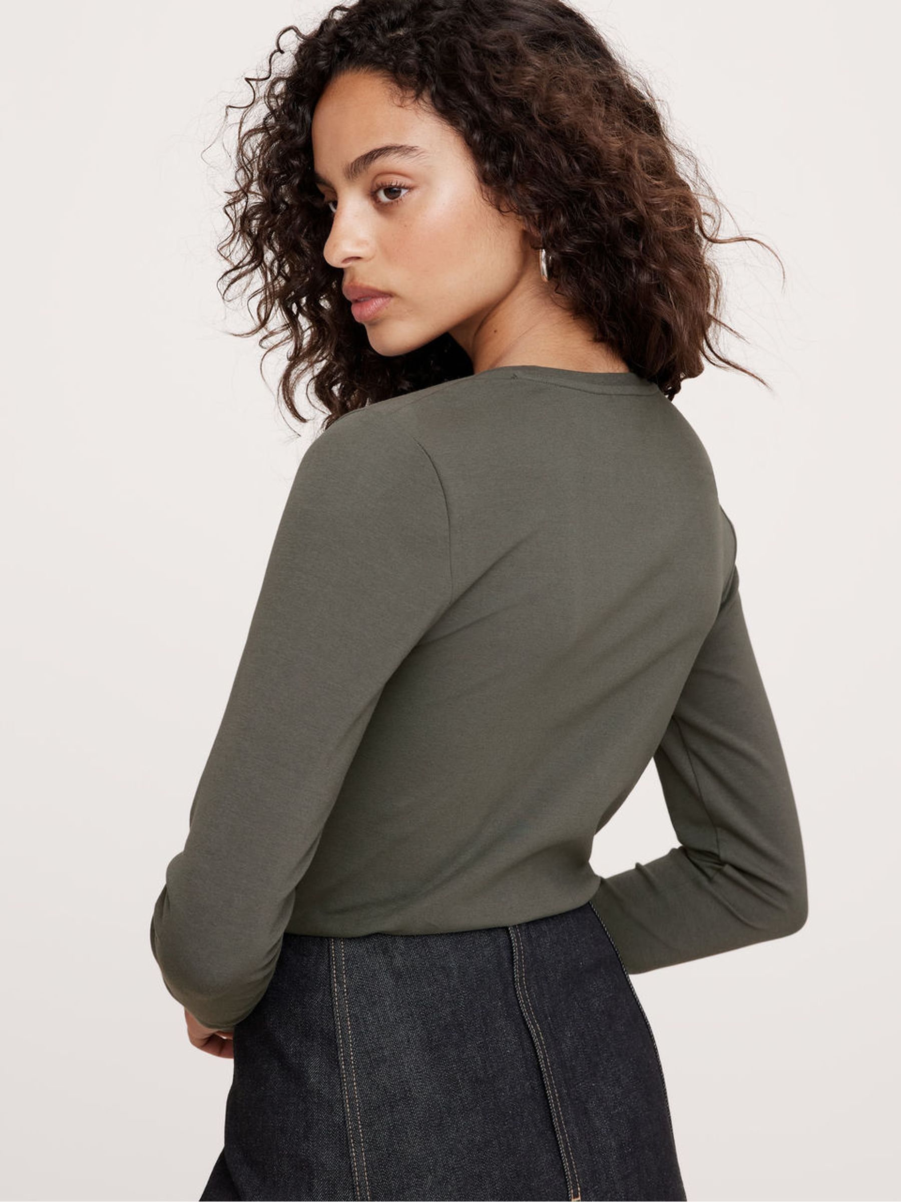 Banana Republic Green Refined Crew Neck Long Sleeve Top - Image 2 of 4