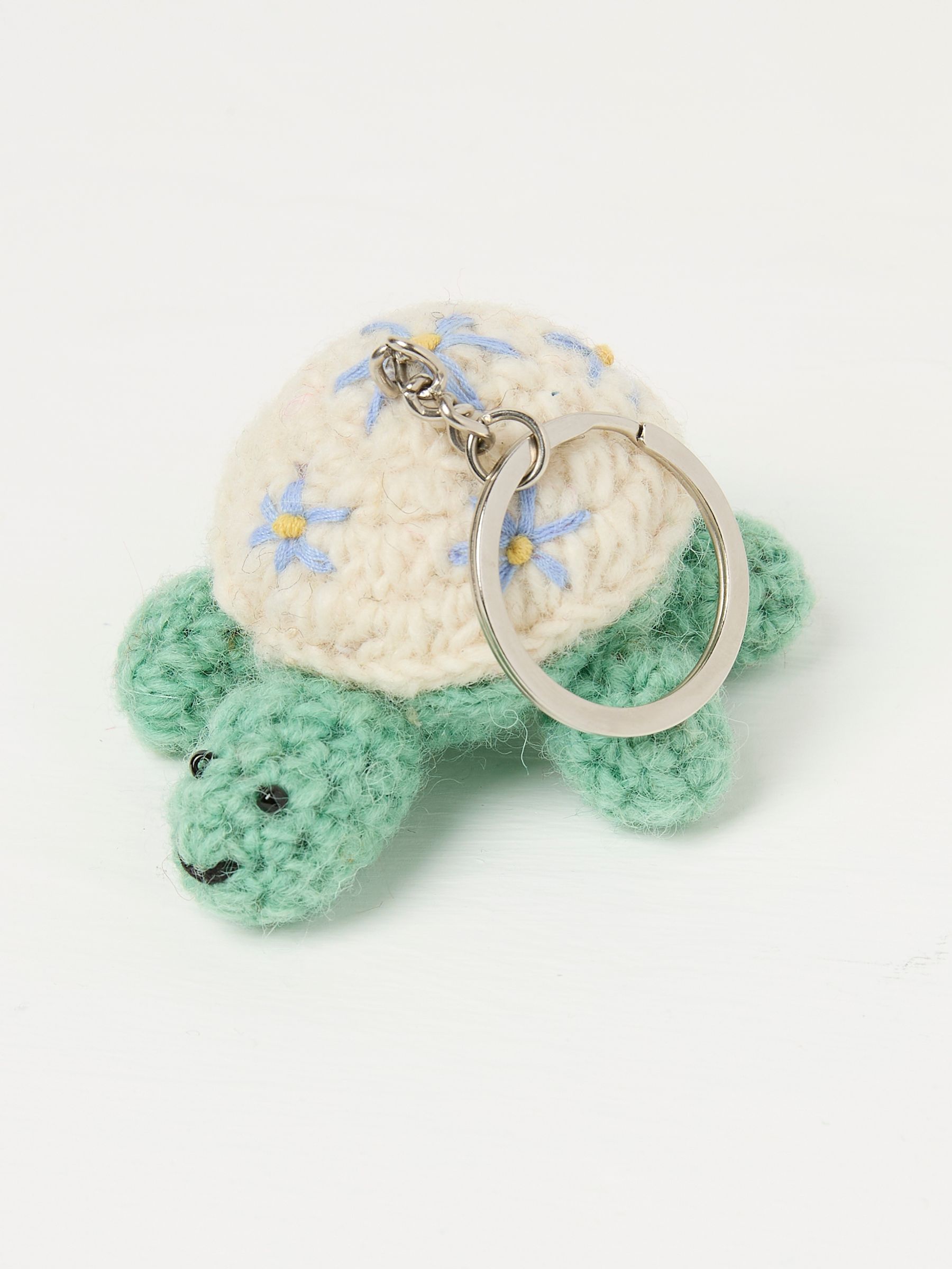 Green Crochet Turtle Keyring - Image 2 of 2