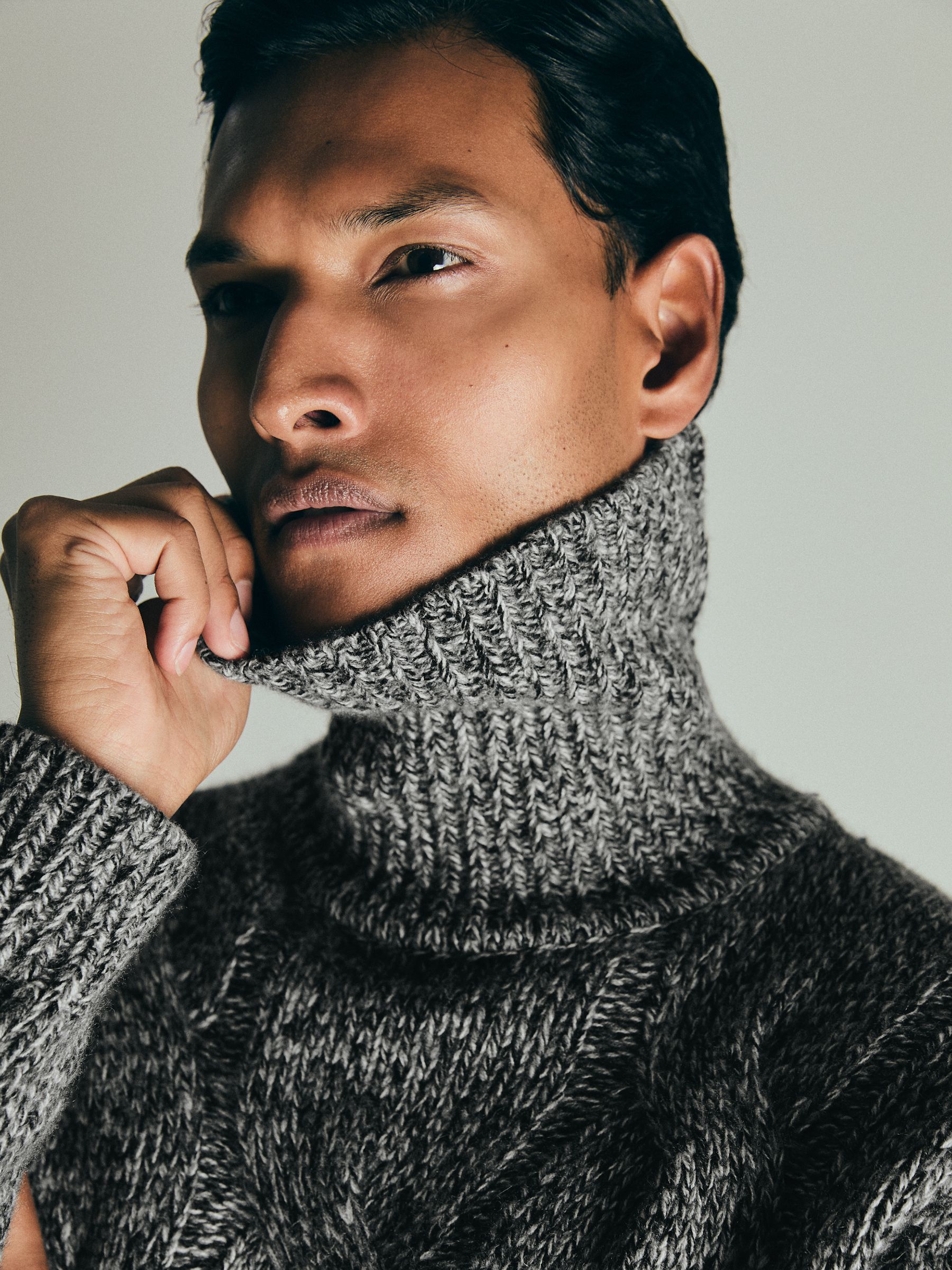 Atelier Cabled-Cashmere Roll-Neck Jumper in Black/White - Image 4 of 6