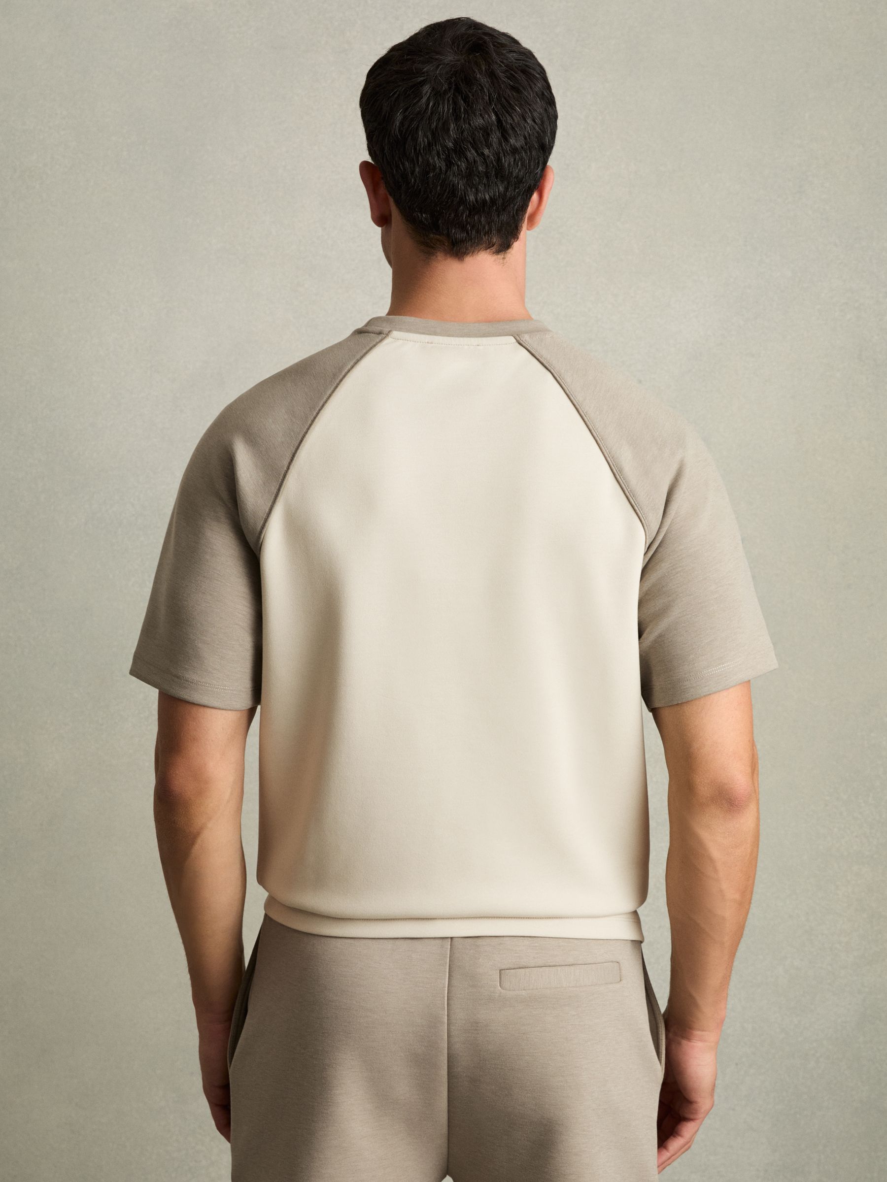 Interlock-Jersey Colour-Block T-Shirt in Off White/Taupe - Image 4 of 5
