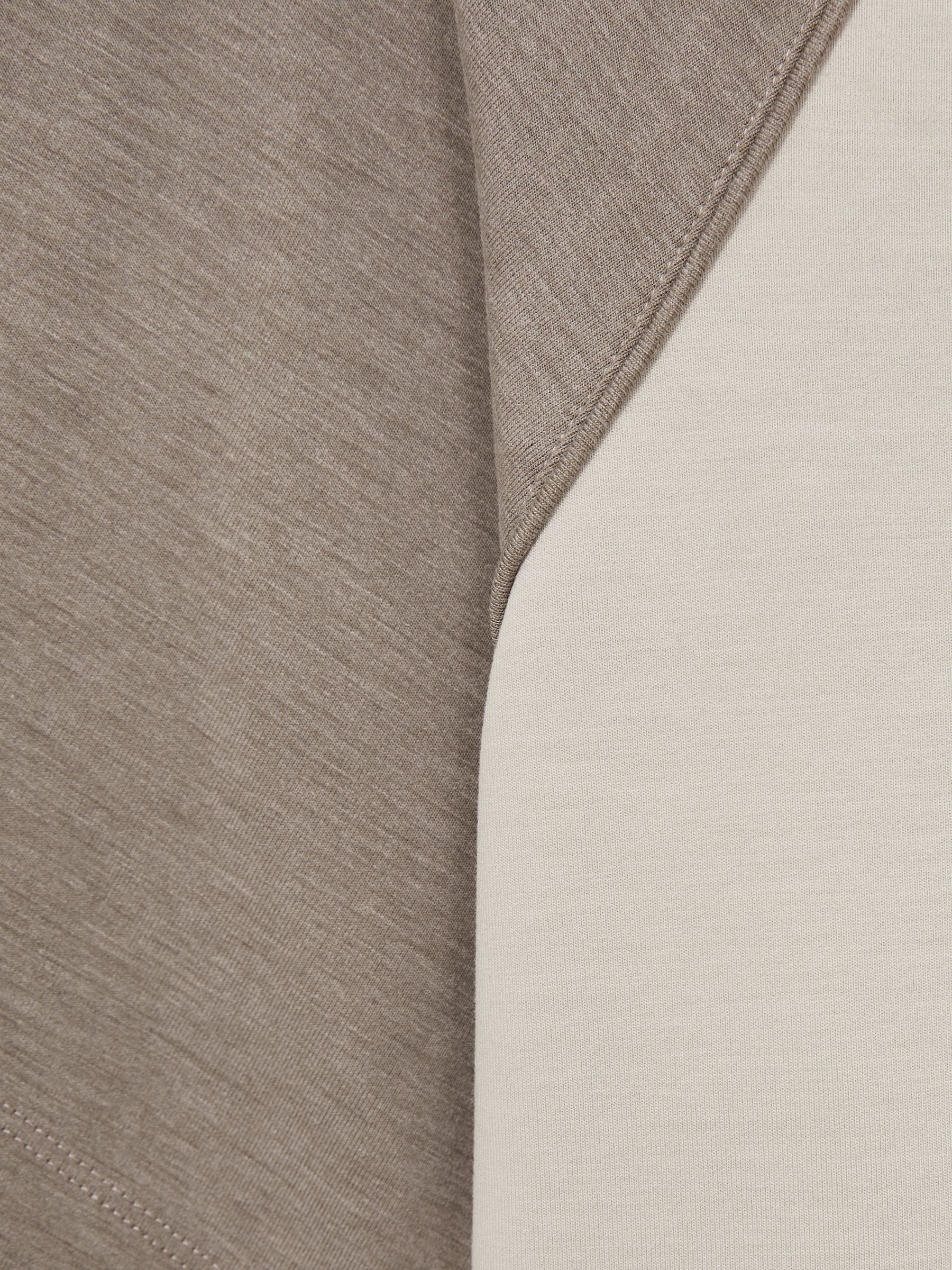 Interlock-Jersey Colour-Block T-Shirt in Off White/Taupe - Image 5 of 5