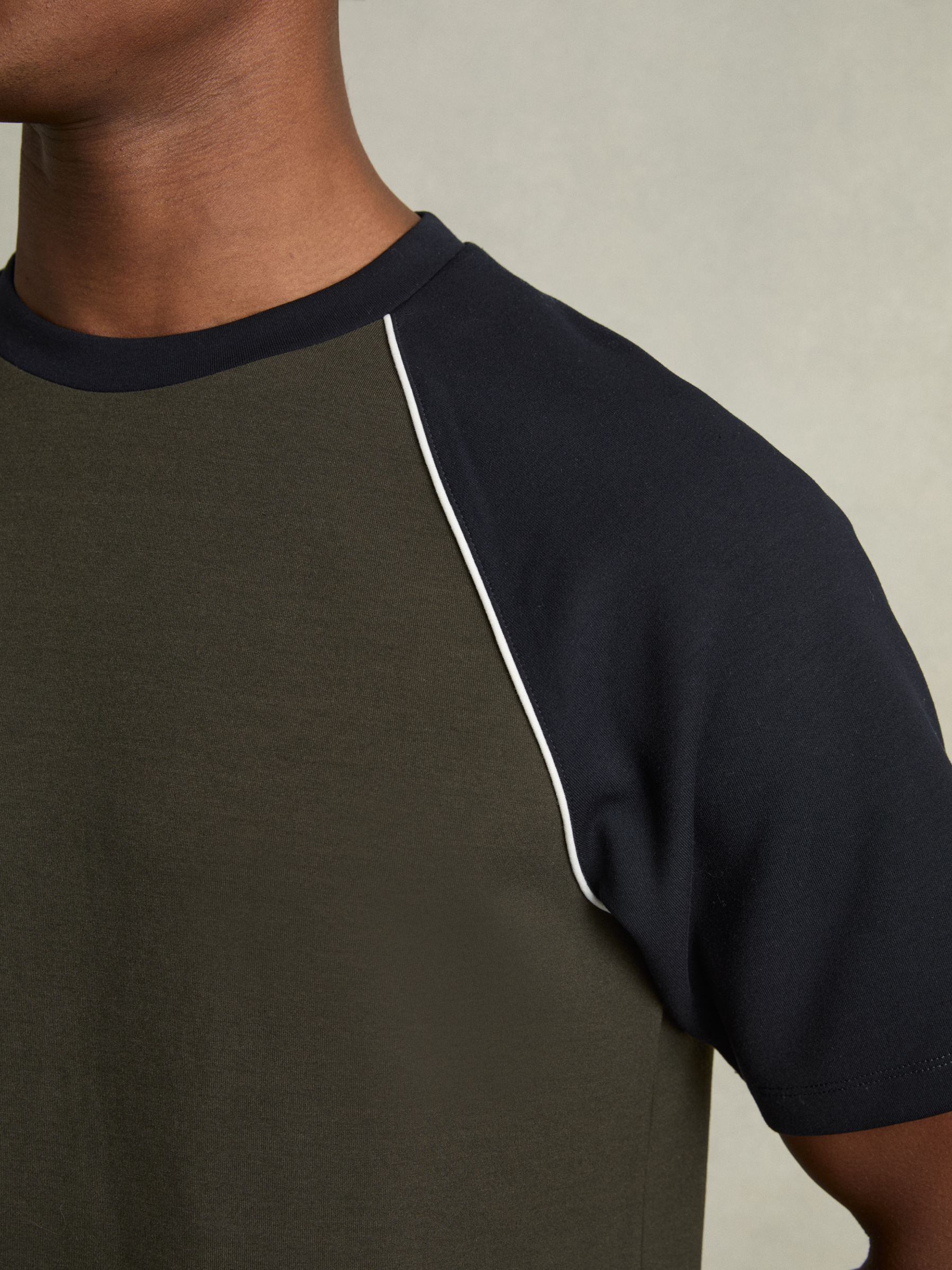 Interlock-Jersey Colour-Block T-Shirt in Forest Green/Navy Blue - Image 4 of 6