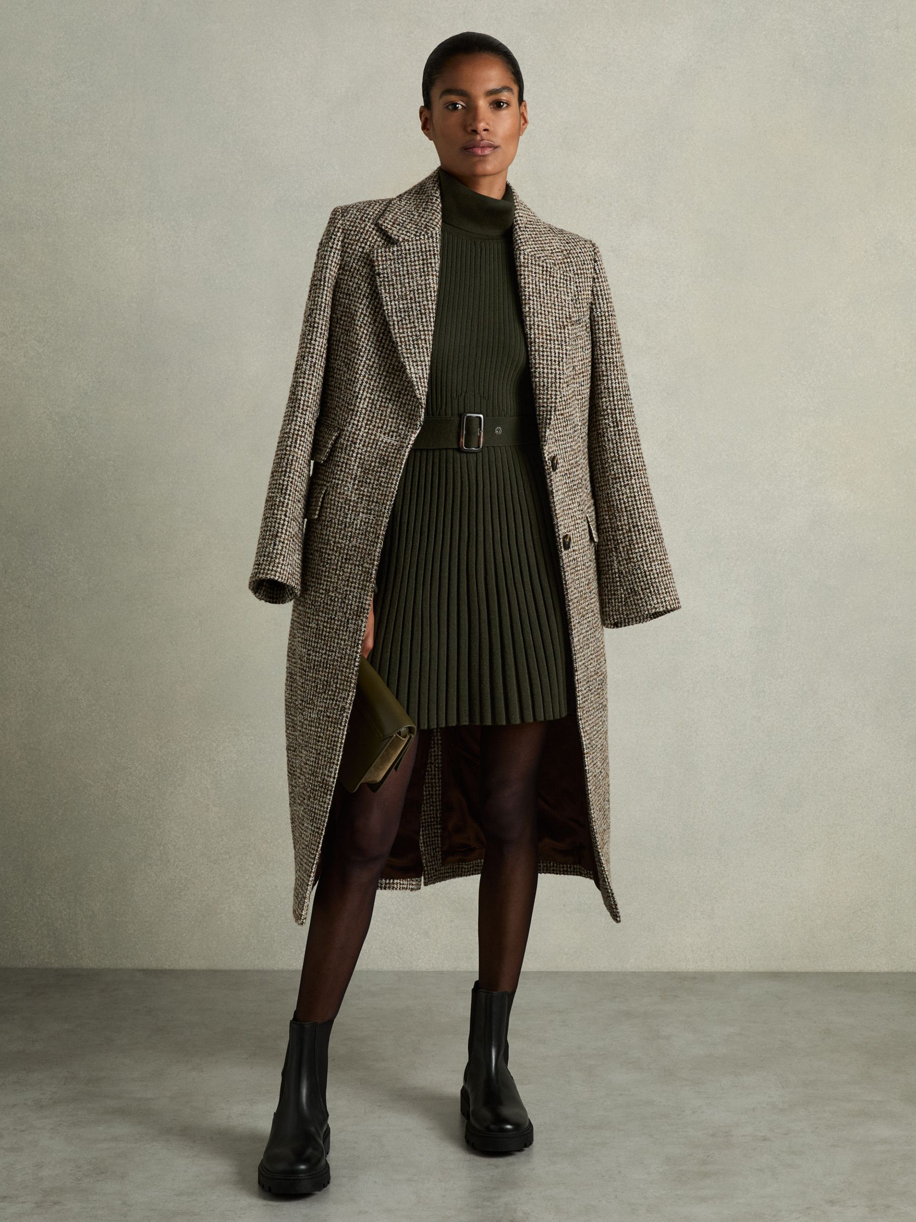 【海外限定】REISSワンピース☆Roll-neck ribbed knitted mini d Reiss Roll-Neck Ribbed Mini Dress in Khaki | REISS