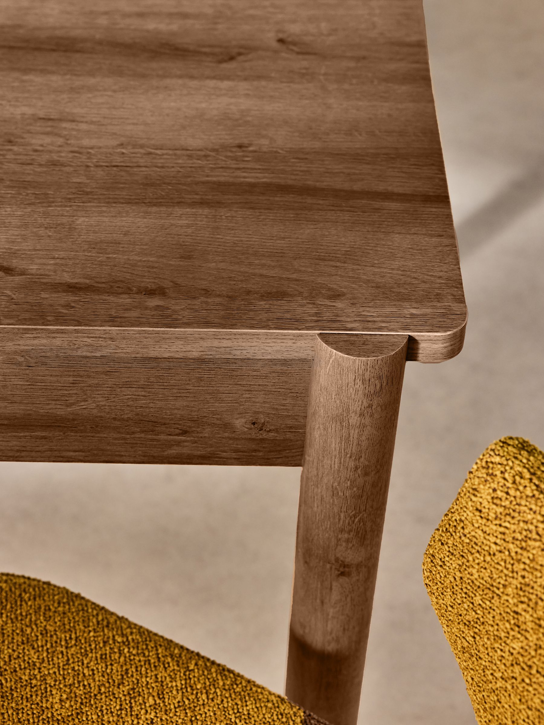 Pavia 4 to 6 Seater Extending Dining Table in Dark Natural Oak Effect - Image 4 of 5
