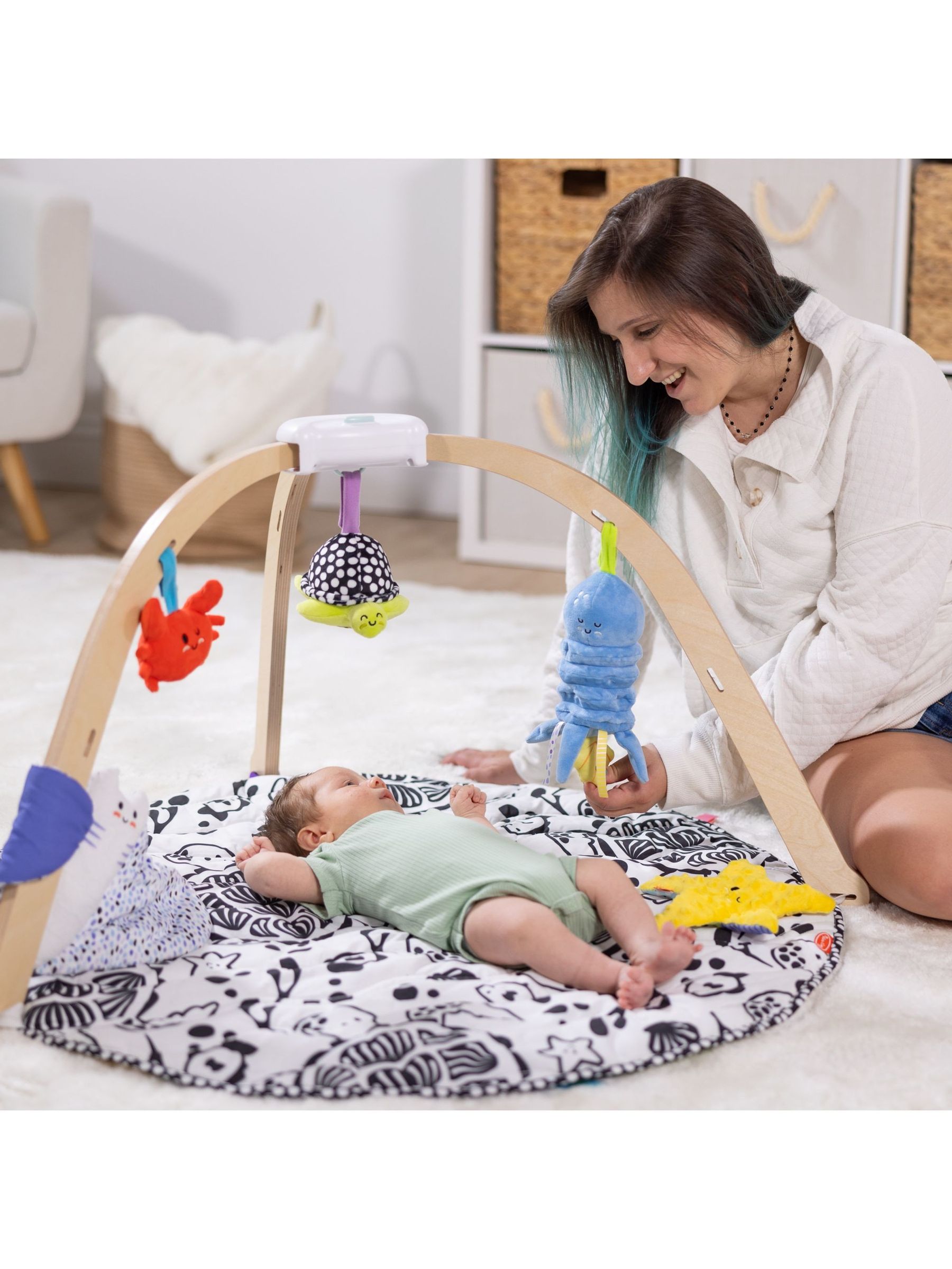 Melissa & Doug No Colour Ocean Easy-Fold Play Gym - Image 2 of 9