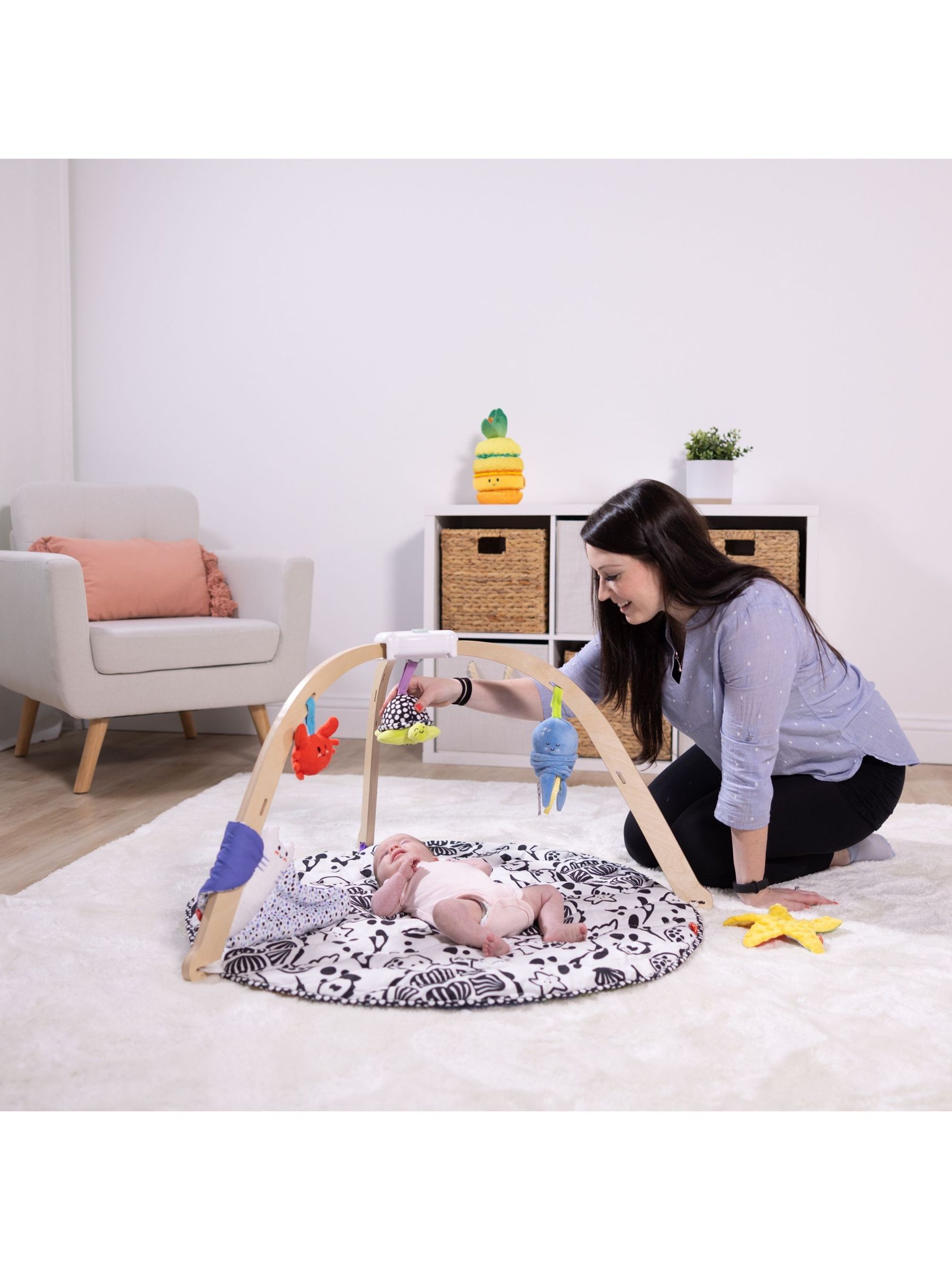 Melissa & Doug No Colour Ocean Easy-Fold Play Gym - Image 8 of 9