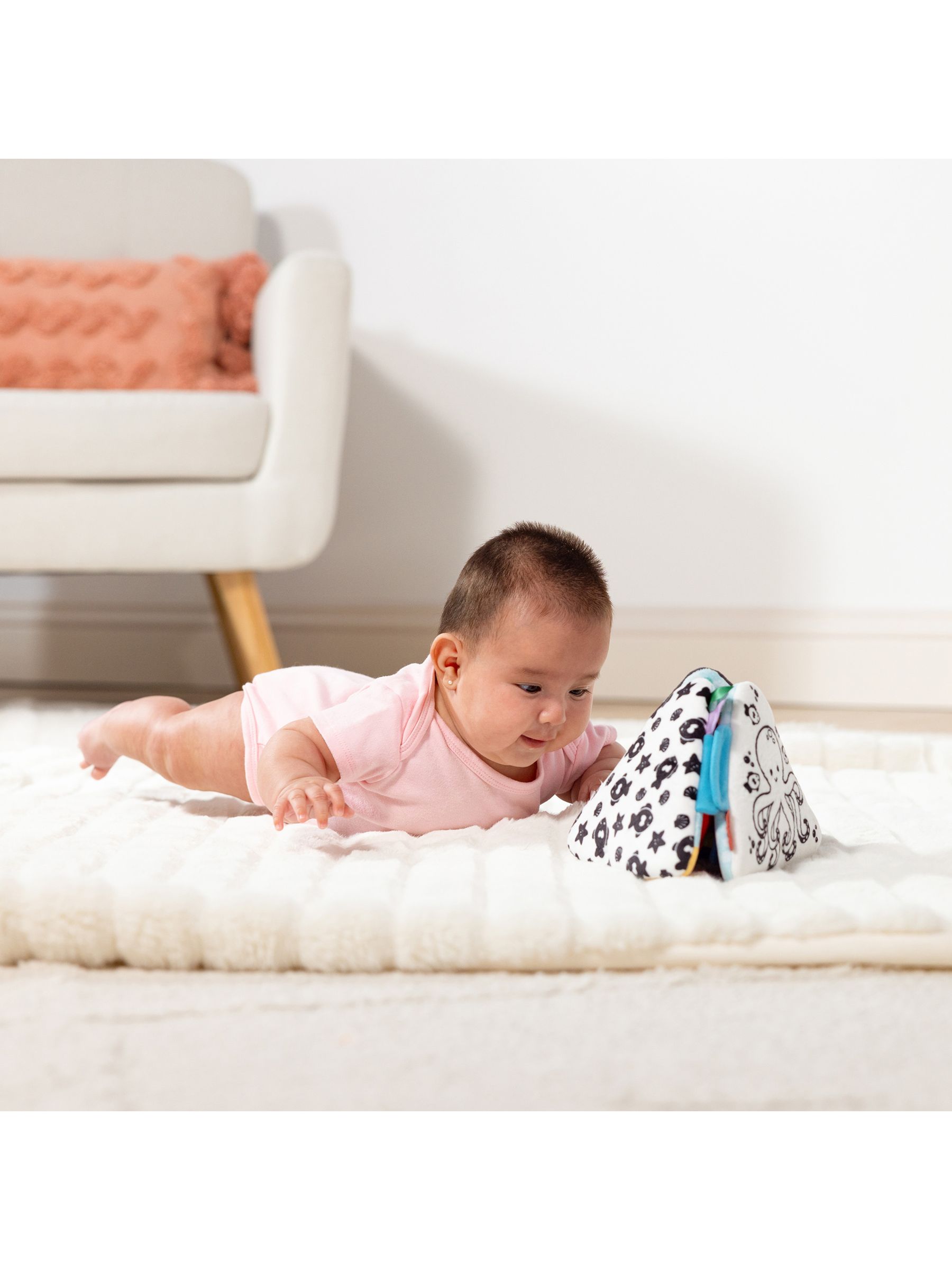 Melissa & Doug No Colour Ocean Tummy Time Triangle - Image 8 of 9