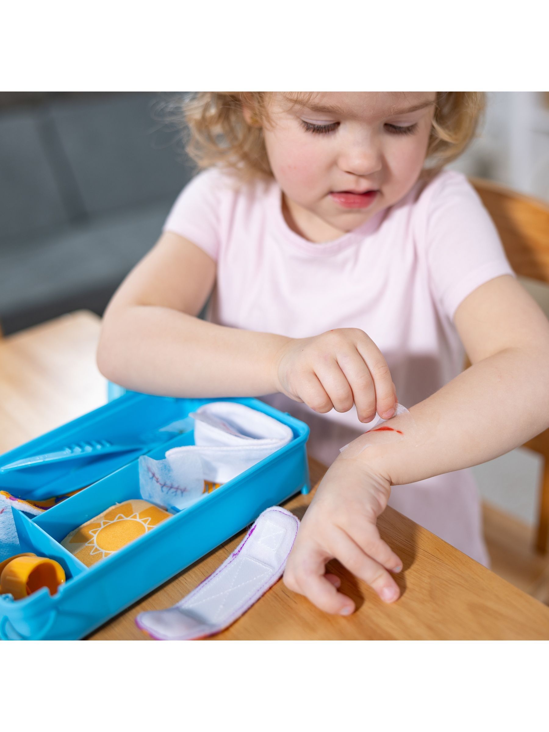Melissa & Doug No Colour Boo-Boos & Bandages Reusable Play Set - Image 5 of 9