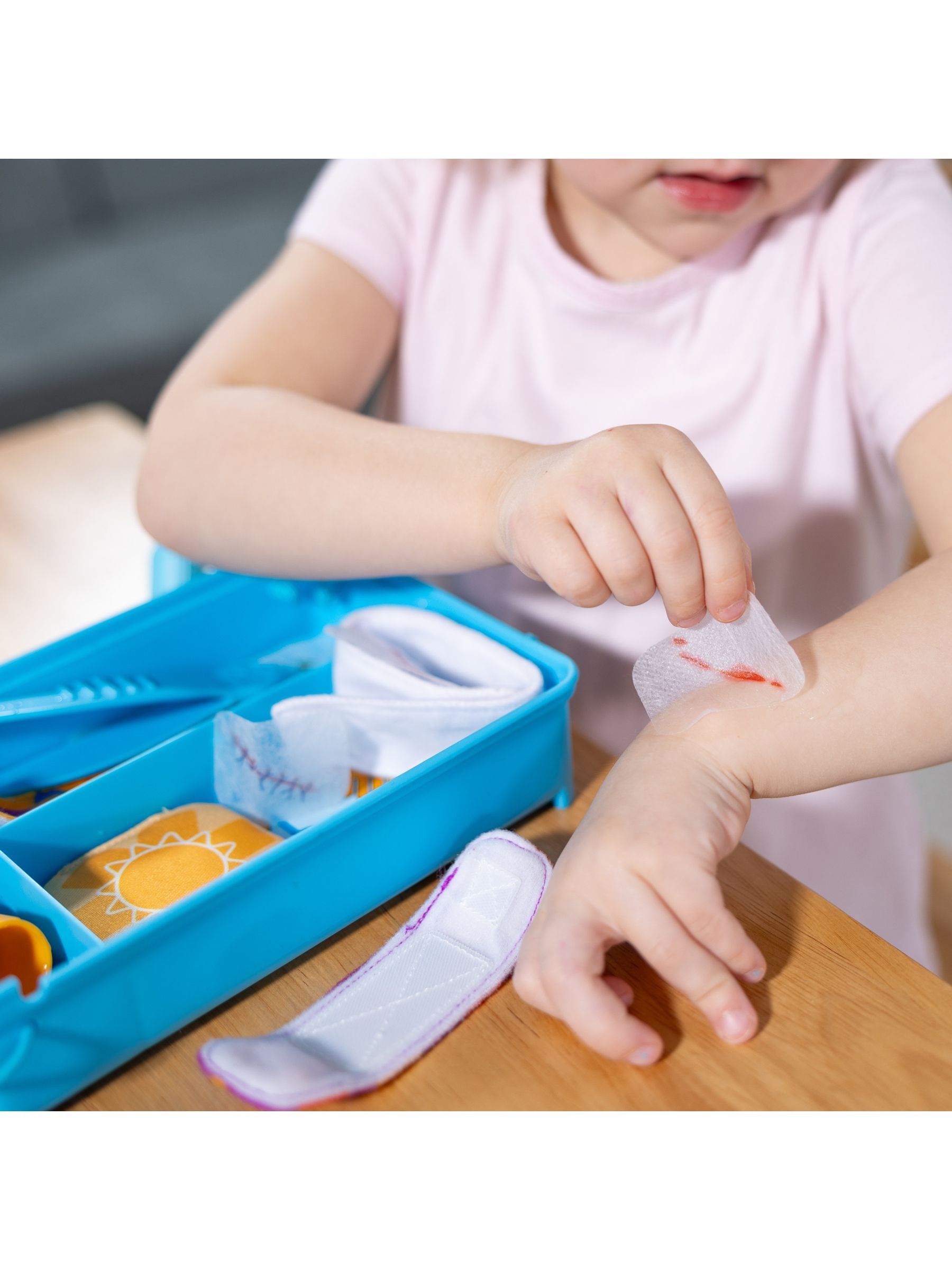 Melissa & Doug No Colour Boo-Boos & Bandages Reusable Play Set - Image 7 of 9