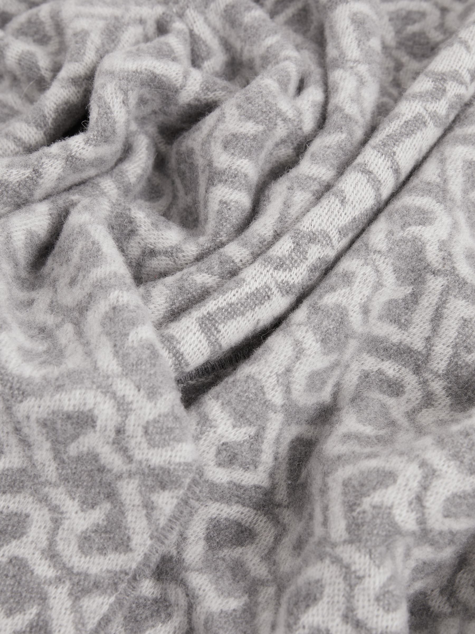Logo-Jacquard Scarf With Wool in Charcoal / Off White - Image 4 of 5