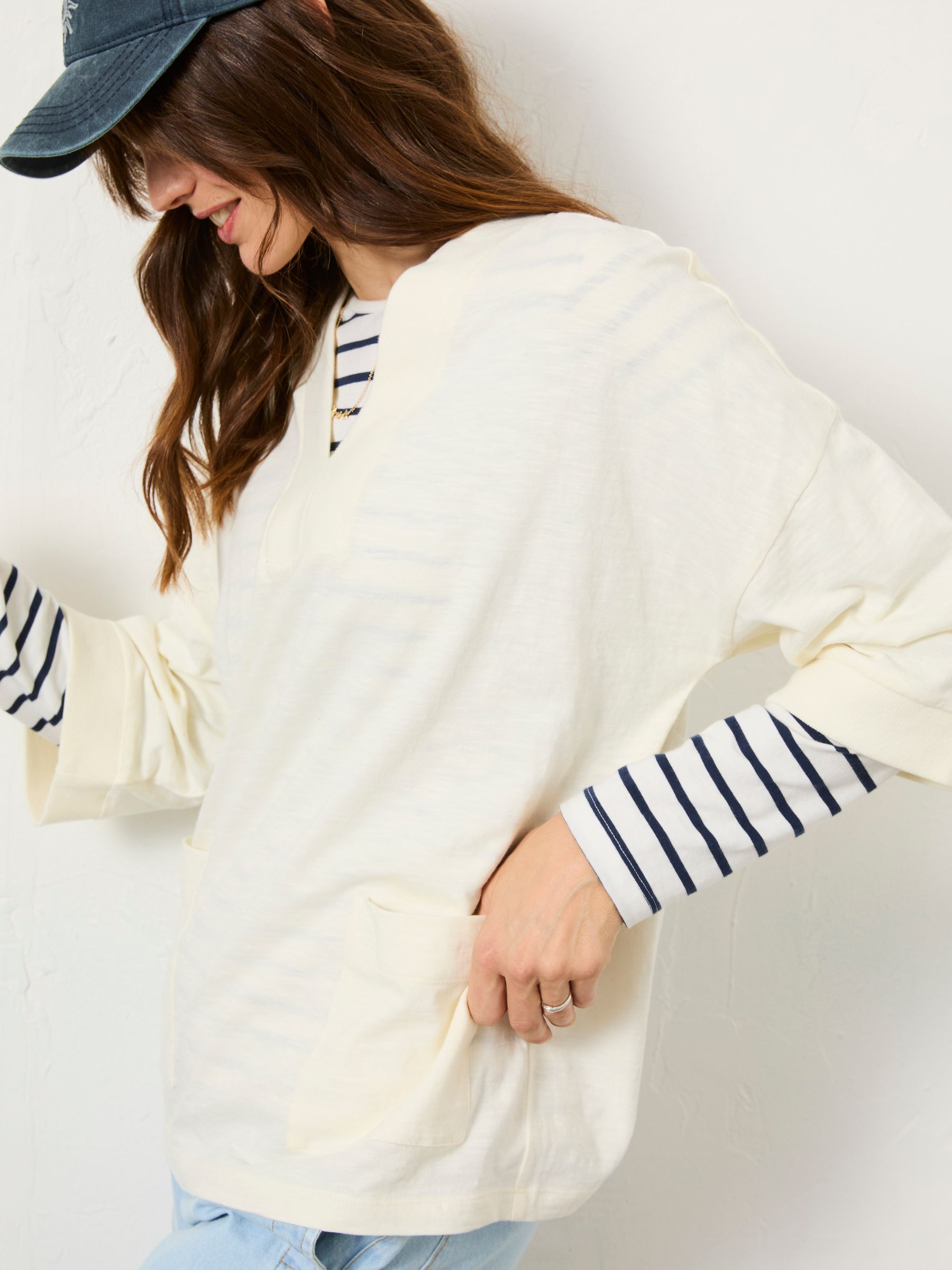 Ivory Mia V-Neck T-Shirt - Image 5 of 10