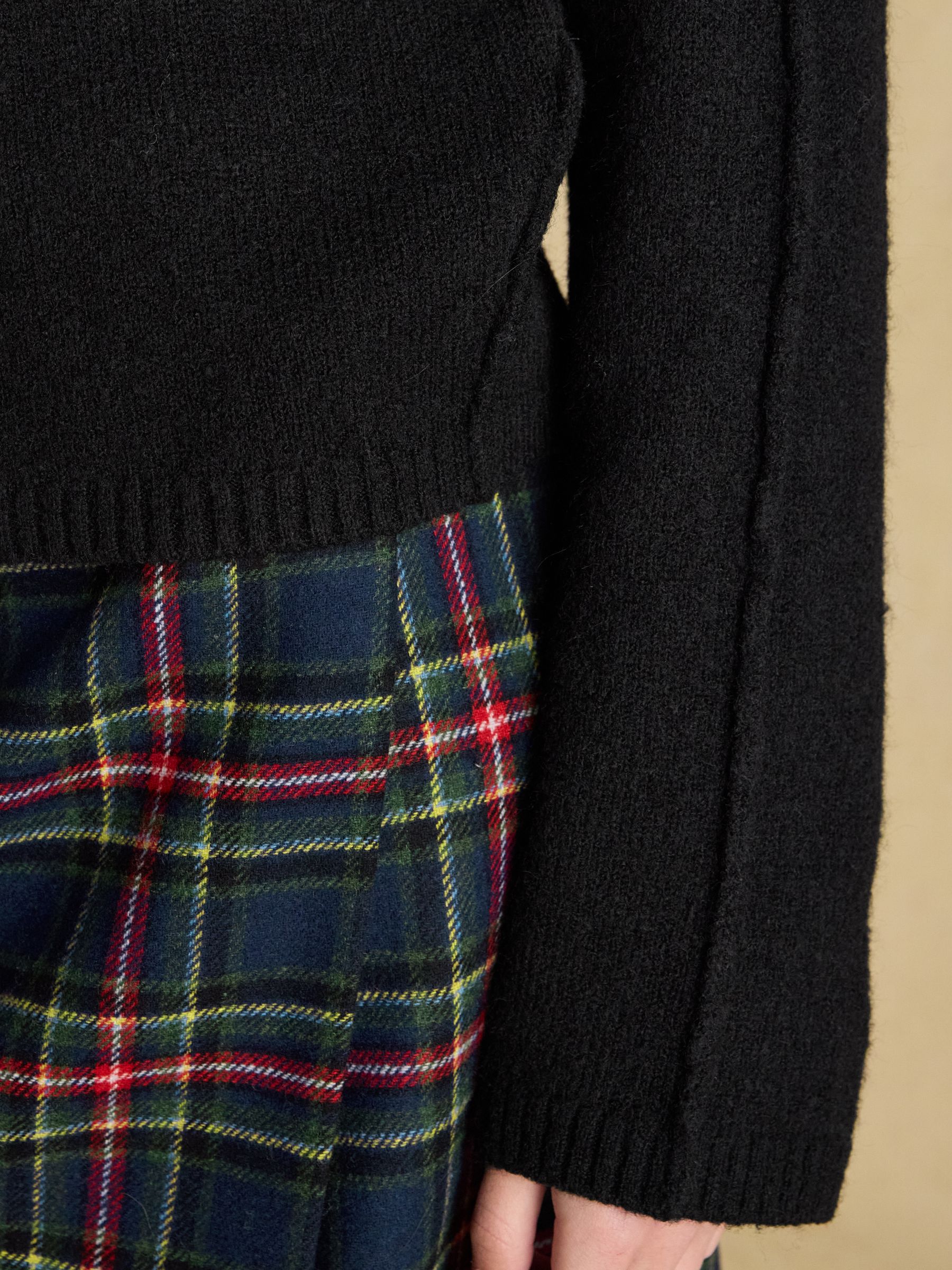 Hannah Black V-Neck Relaxed Fit Jumper - Image 6 of 8