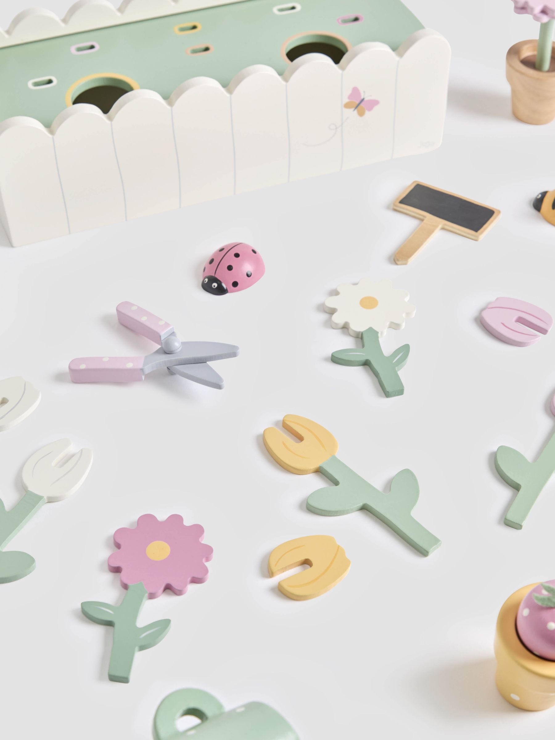 Flower Garden Set - Image 9 of 11