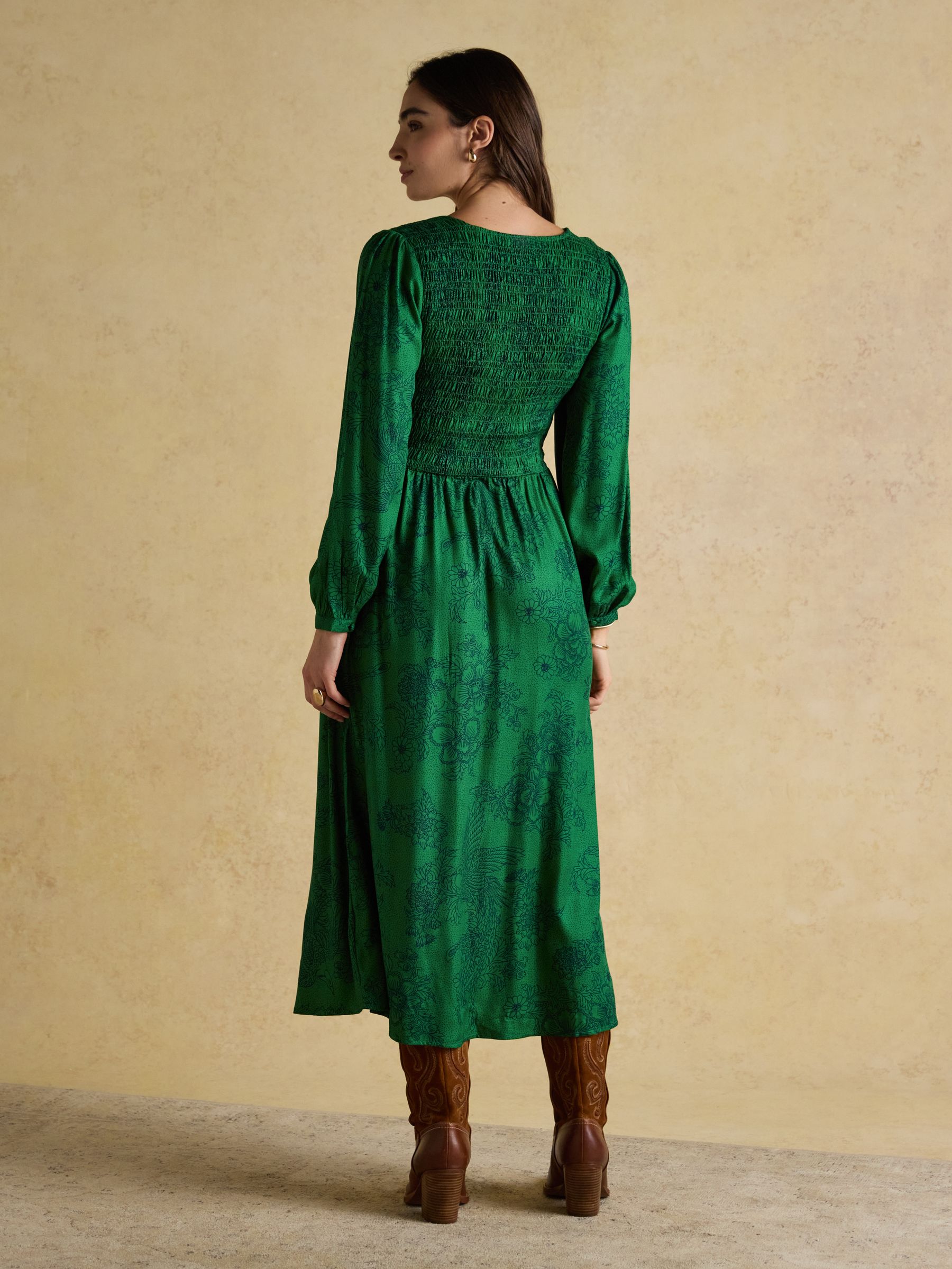 Lilliana Green Shirred V-Neck Long Sleeve Midi Print Dress - Image 2 of 7