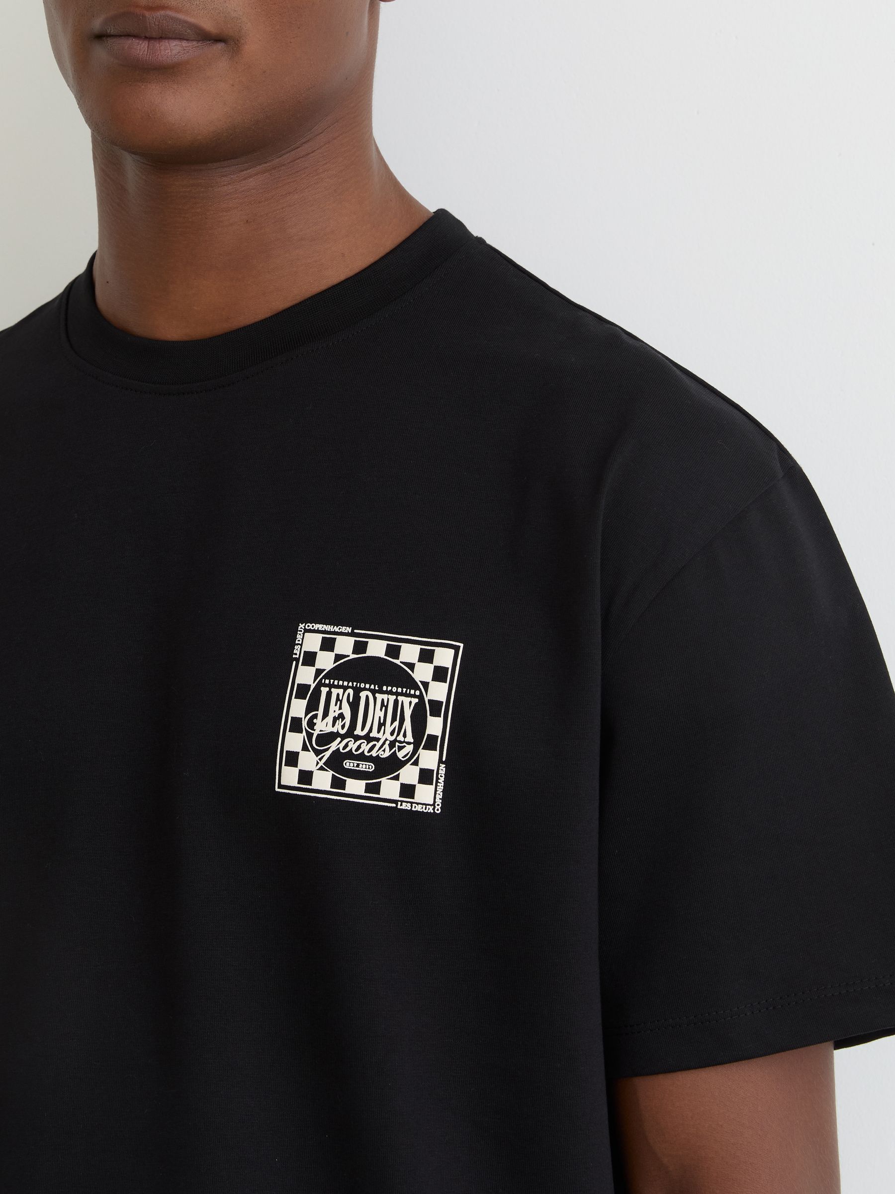 Les Deux Cotton Graphic-Print T-Shirt in Black Print - Bild 3 von 5