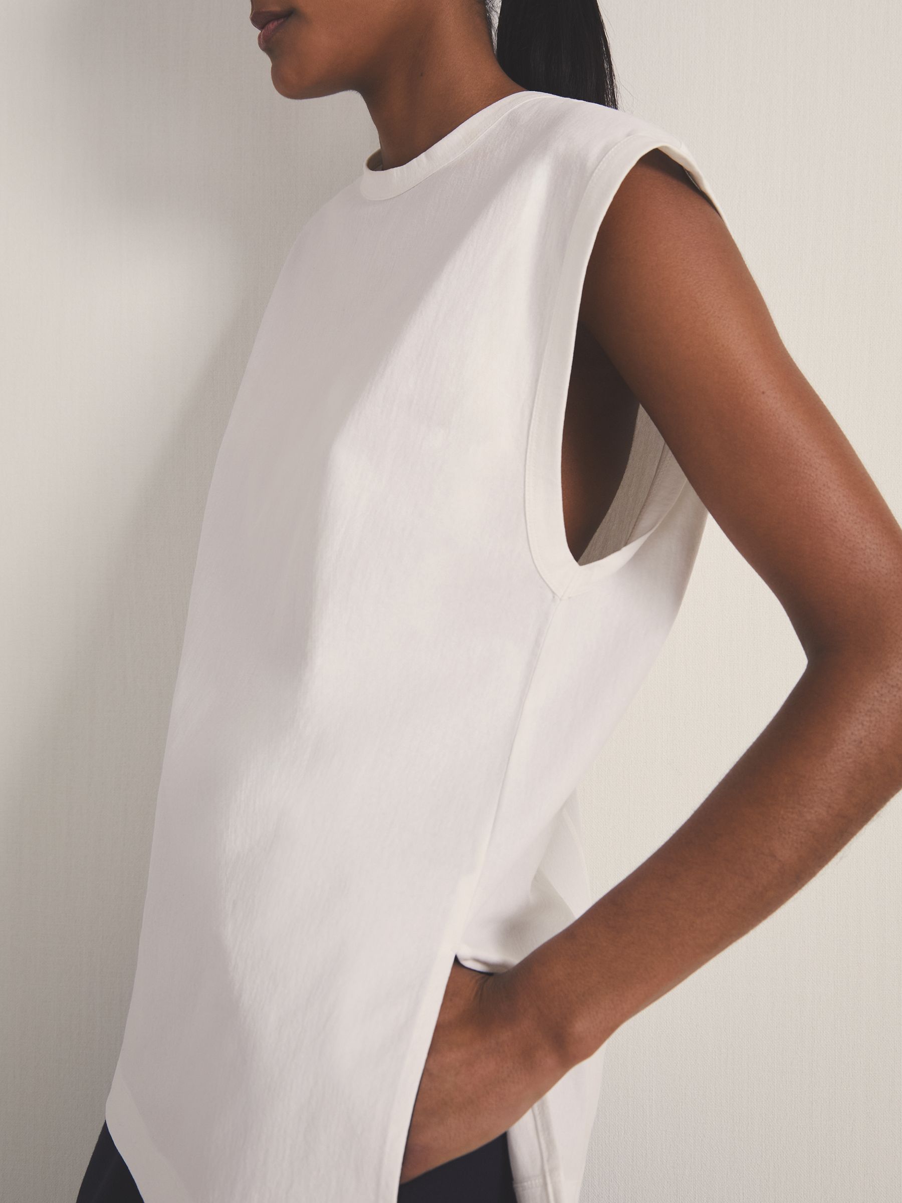 Reiss | Les 100 Ciels Oversize Vest in White - Image 4 of 6