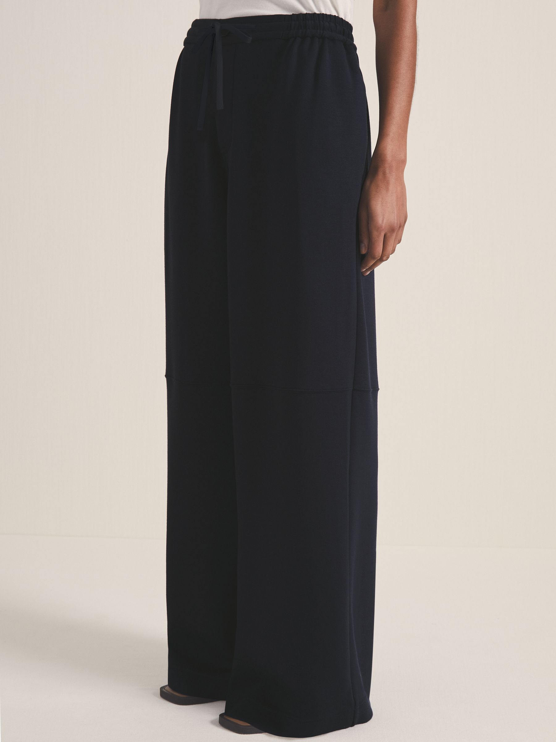 Reiss | Les 100 Ciels Wide-Leg Joggers in Navy - Image 4 of 6
