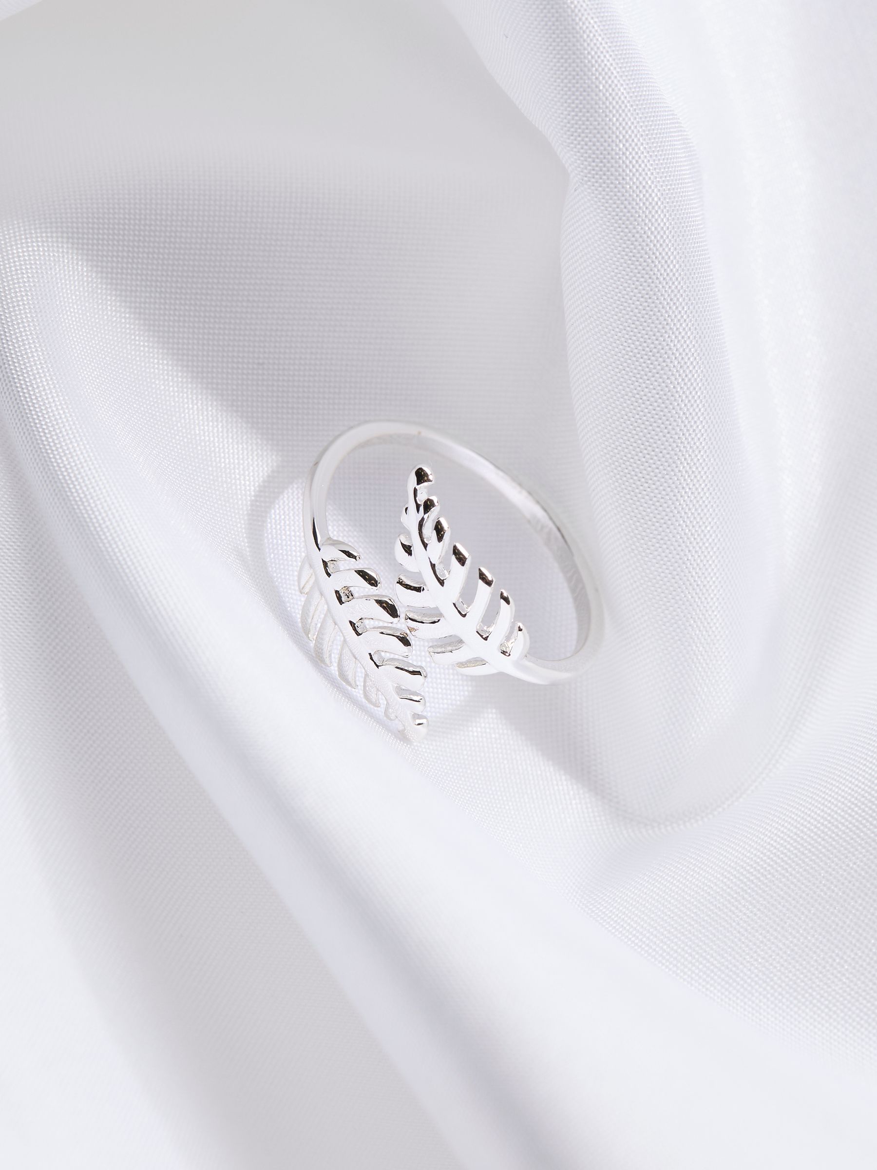 Silver Tone Leaf Ring - Image 2 of 2